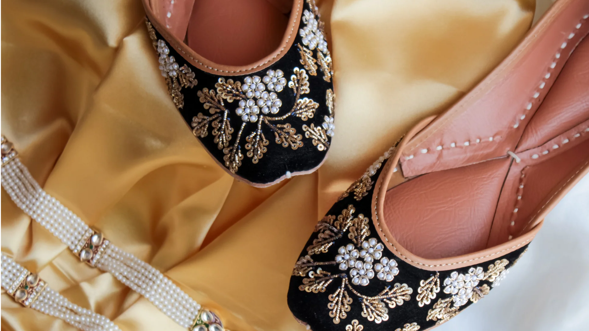 Juttis: Sepatu klasik untuk setiap lemari pakaian