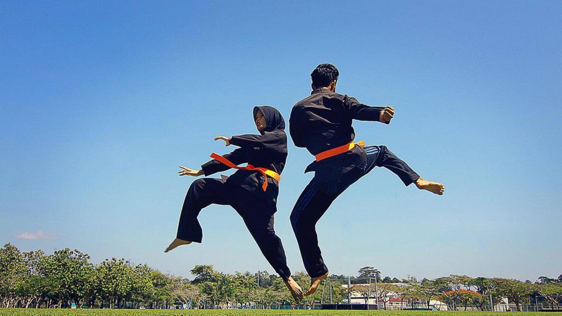 Mengapa pesilat membungkuk sebelum dan sesudah pertandingan?