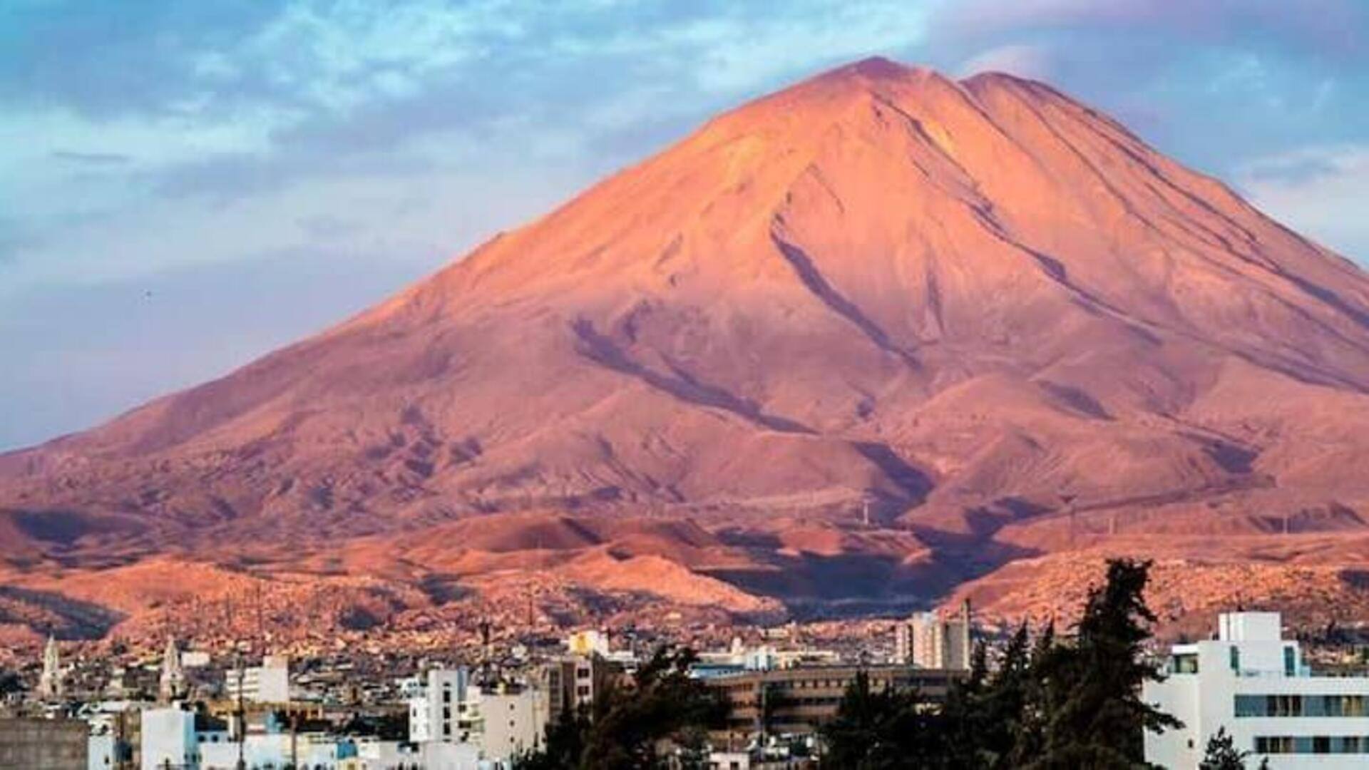 Mendaki Gunung Berapi Di Arequipa, Peru Dan Taklukkan Puncaknya