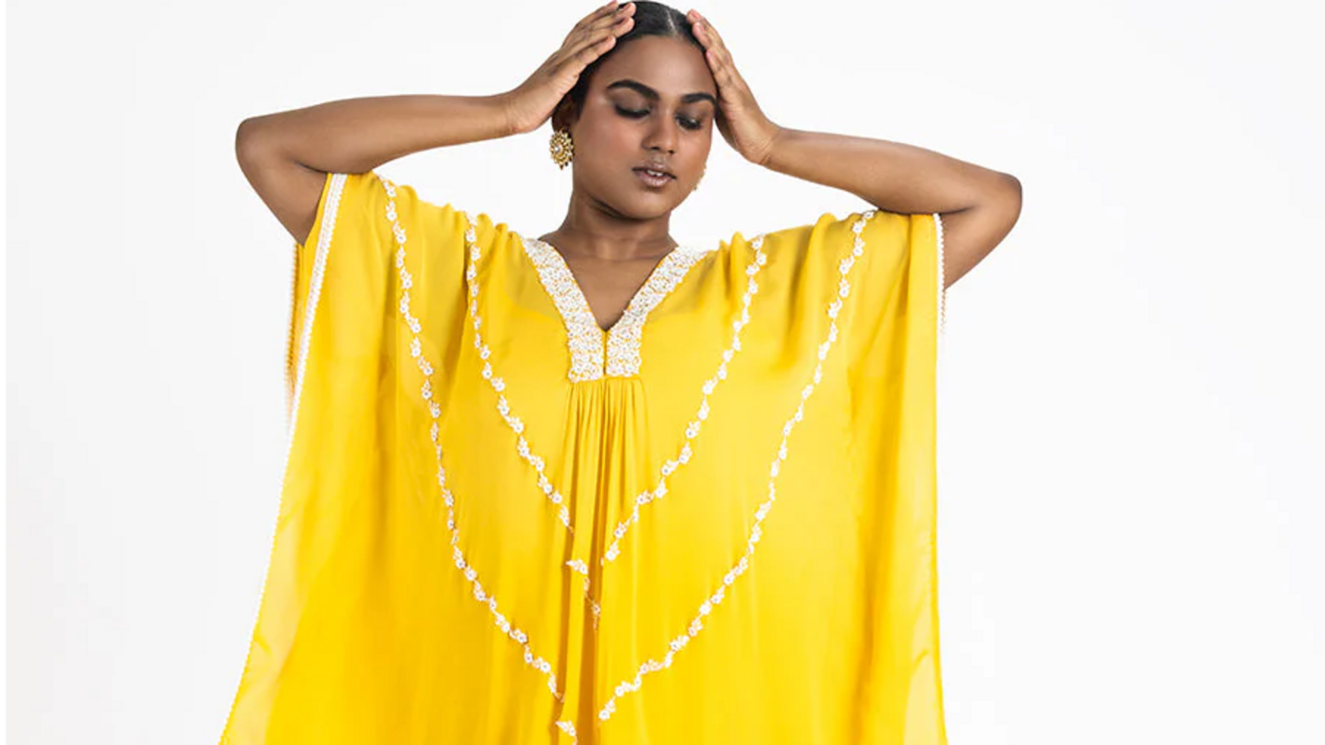 Lima cara bergaya dengan atasan cowl georgette di musim dingin