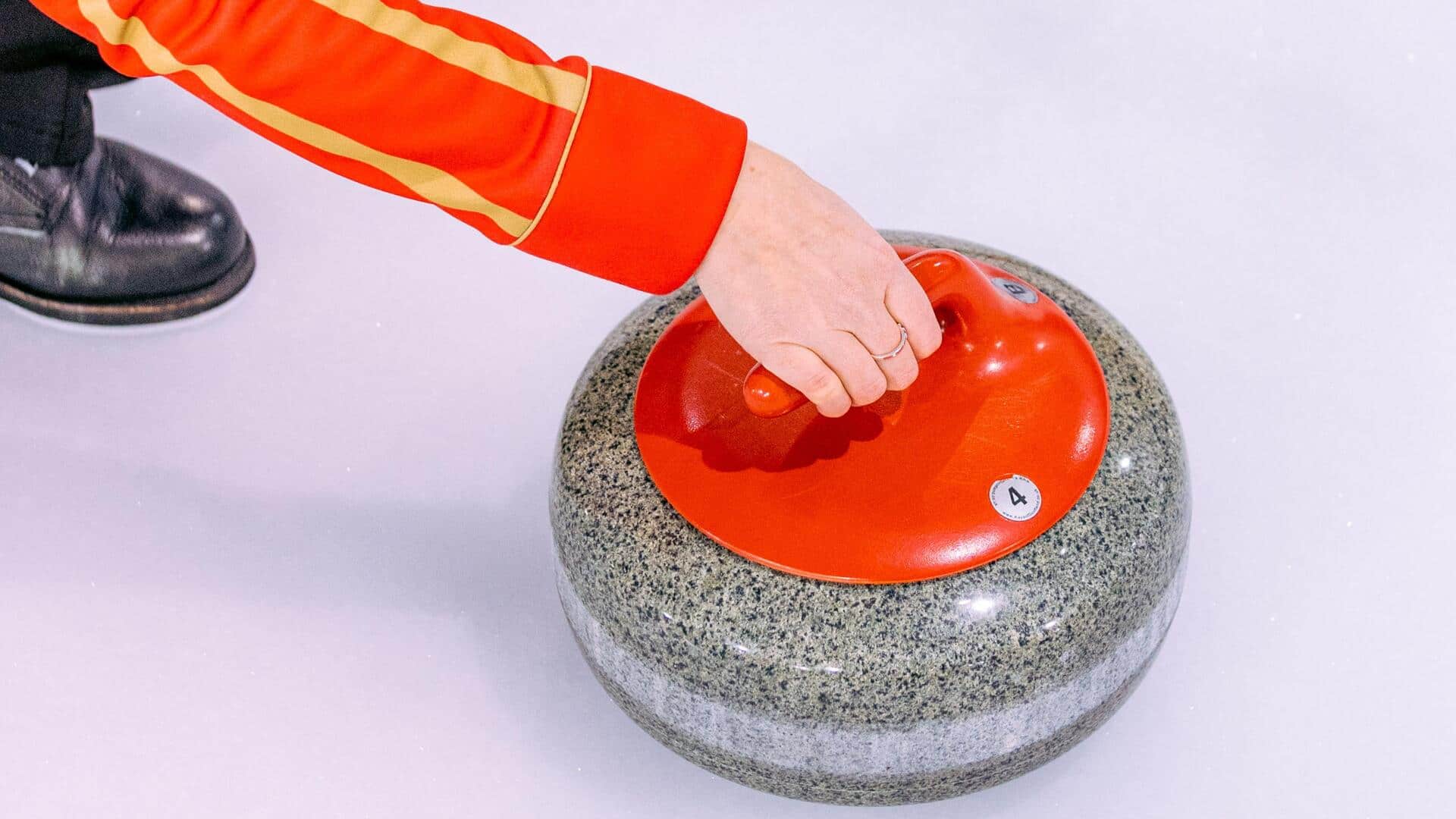 Peran fisika dalam strategi curling