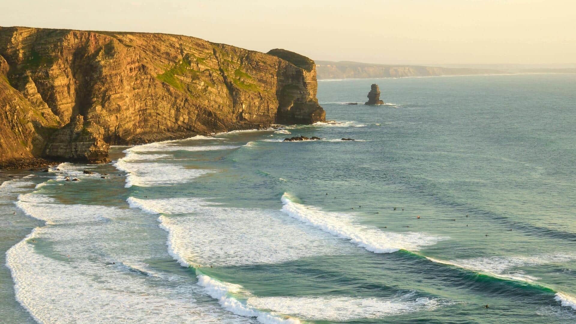 Menjelajahi Pantai Tersembunyi di Algarve, Portugal