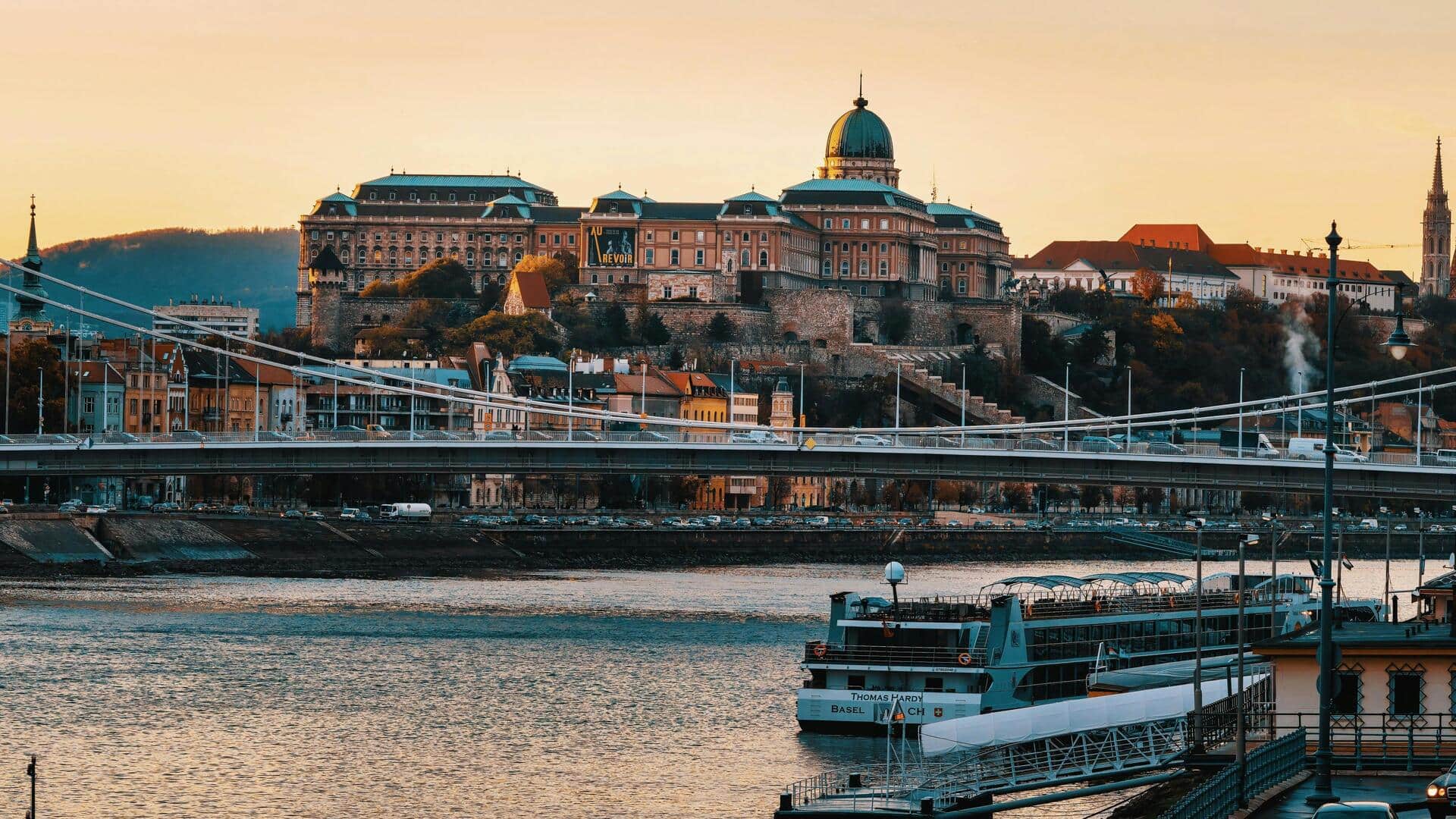 Menjelajahi Danube di Budapest: Lima Tur Sungai yang Tak Terlupakan