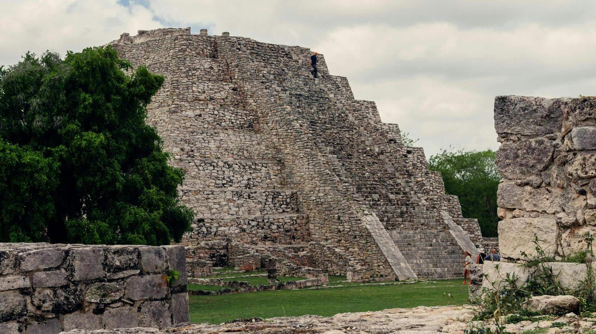 Menjelajahi Keindahan Cenote Xlakah, Meksiko