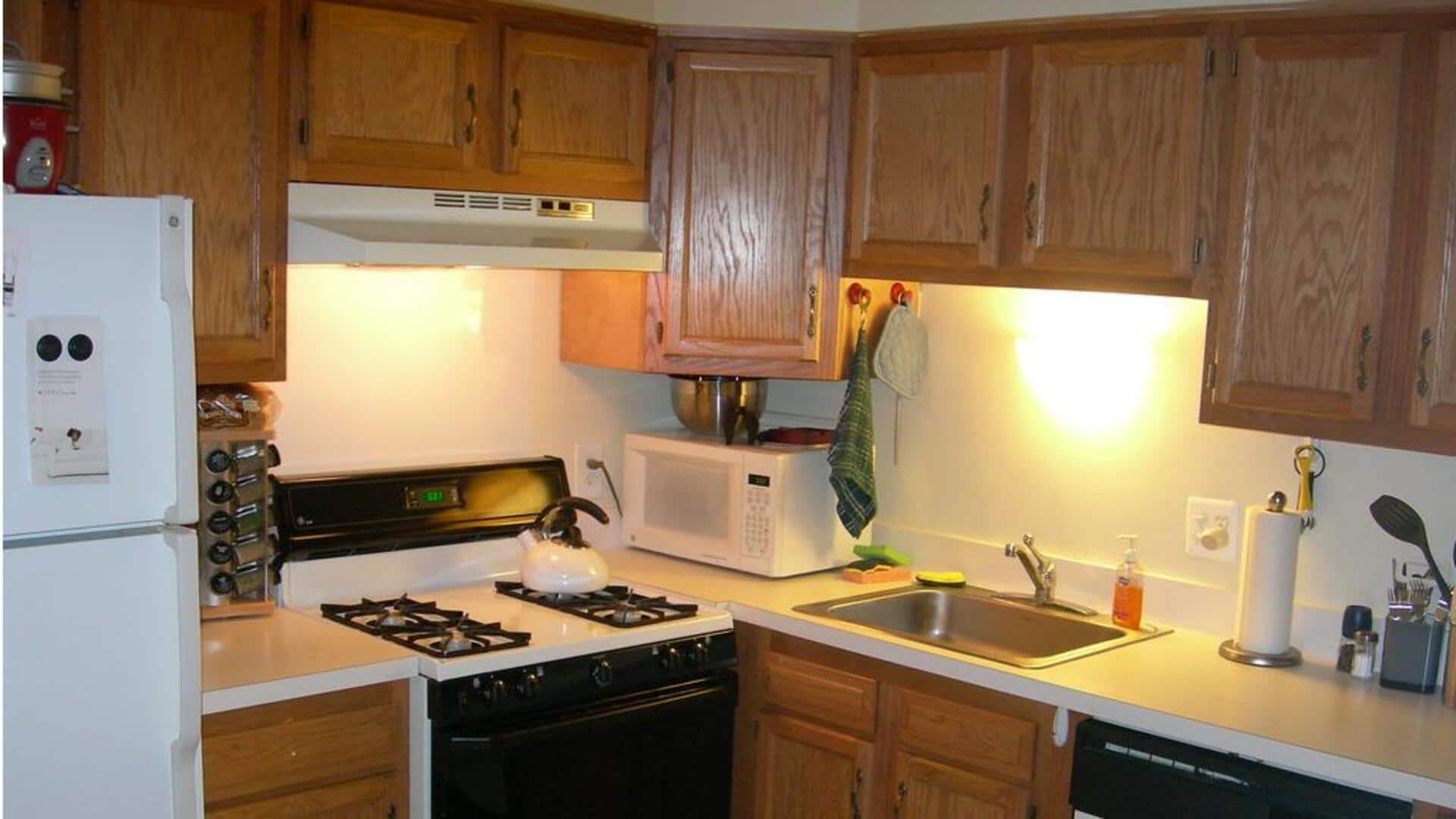 Cara inovatif menyimpan peralatan makan di apartemen