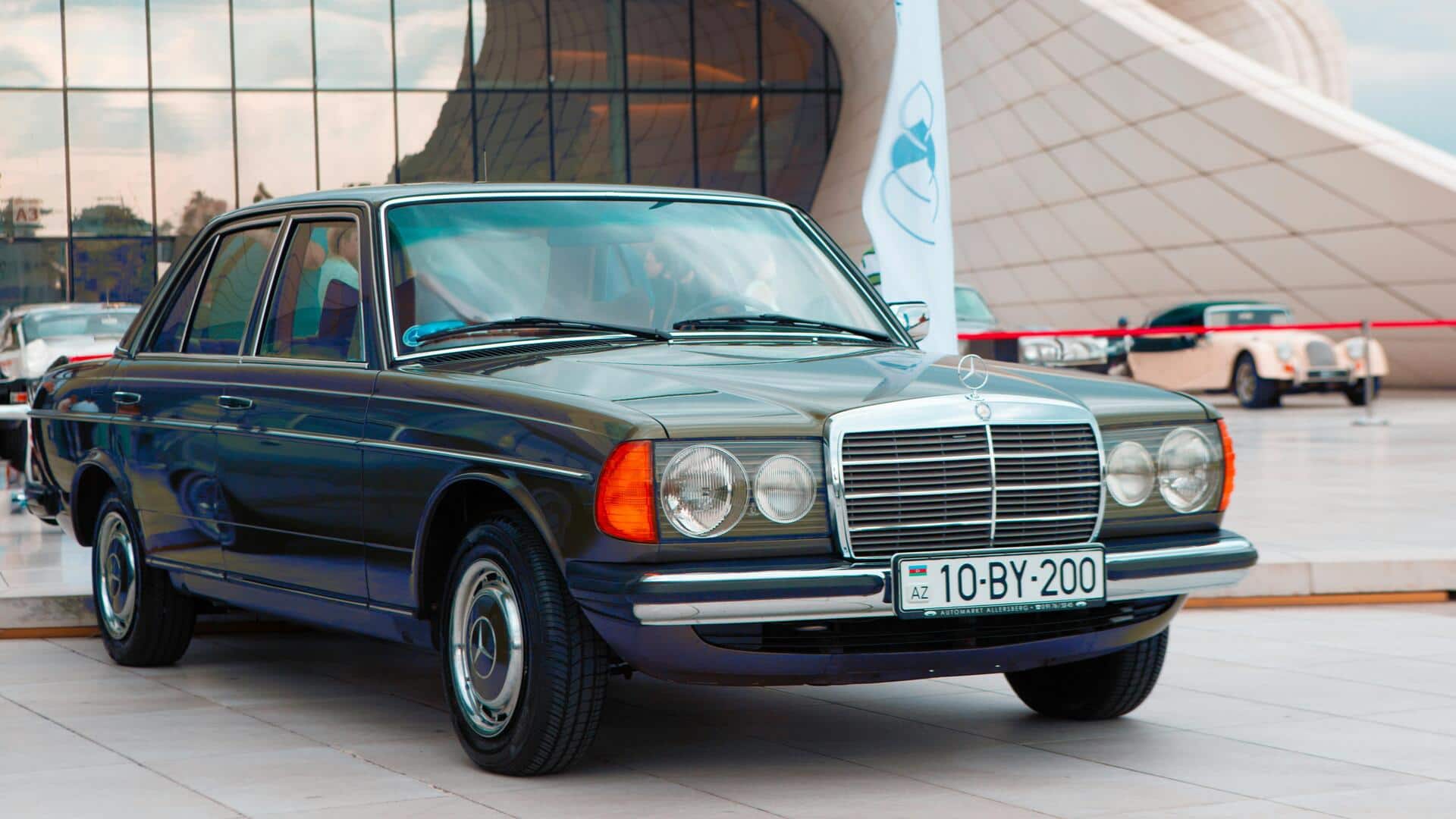 Lima Sedan Klasik yang Tetap Nyaman Hingga Kini