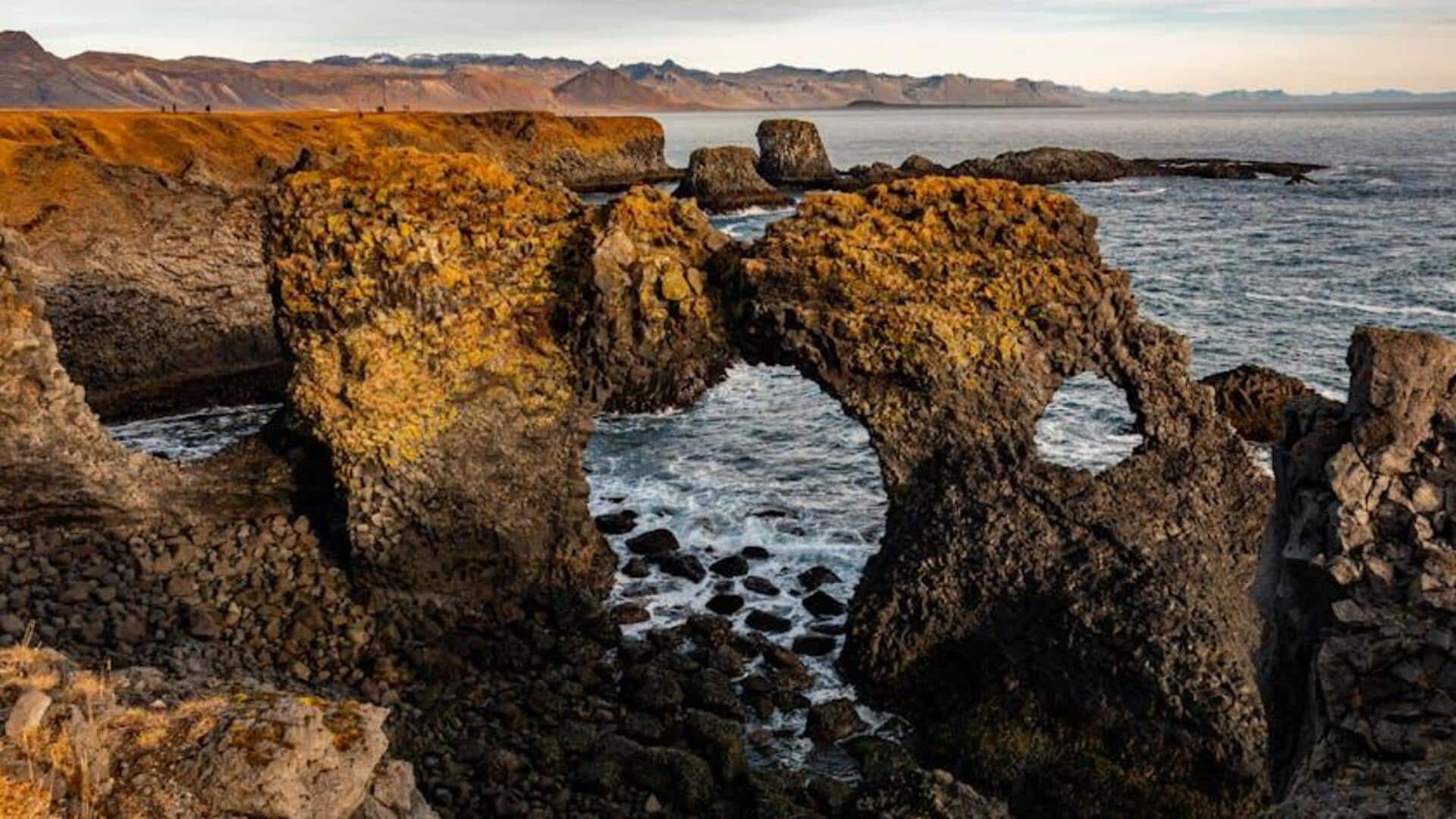 Lima Lengkungan Alam Menakjubkan di Islandia