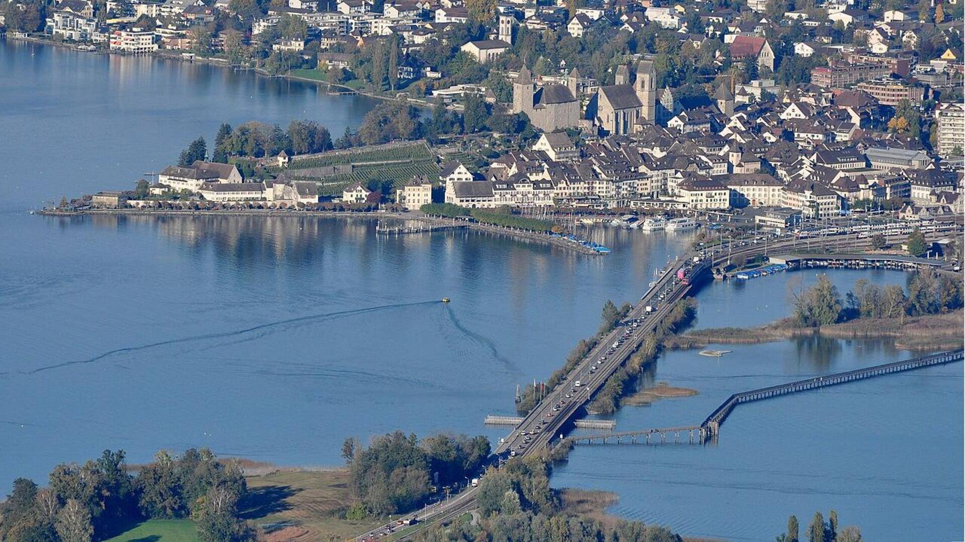 Mengunjungi Desa-Desa Tepi Danau Zurich dengan Kereta Api