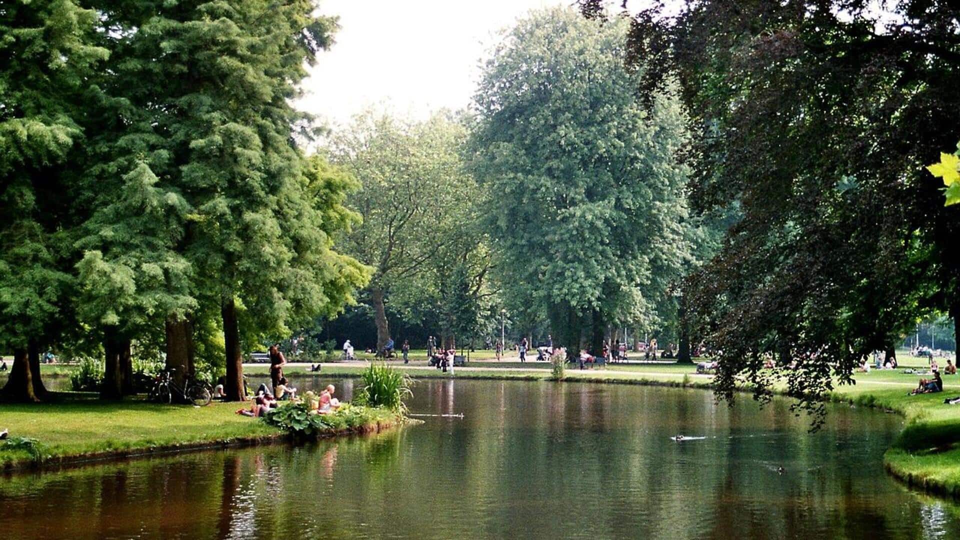 Bersepeda Mencari Taman Tersembunyi di Amsterdam