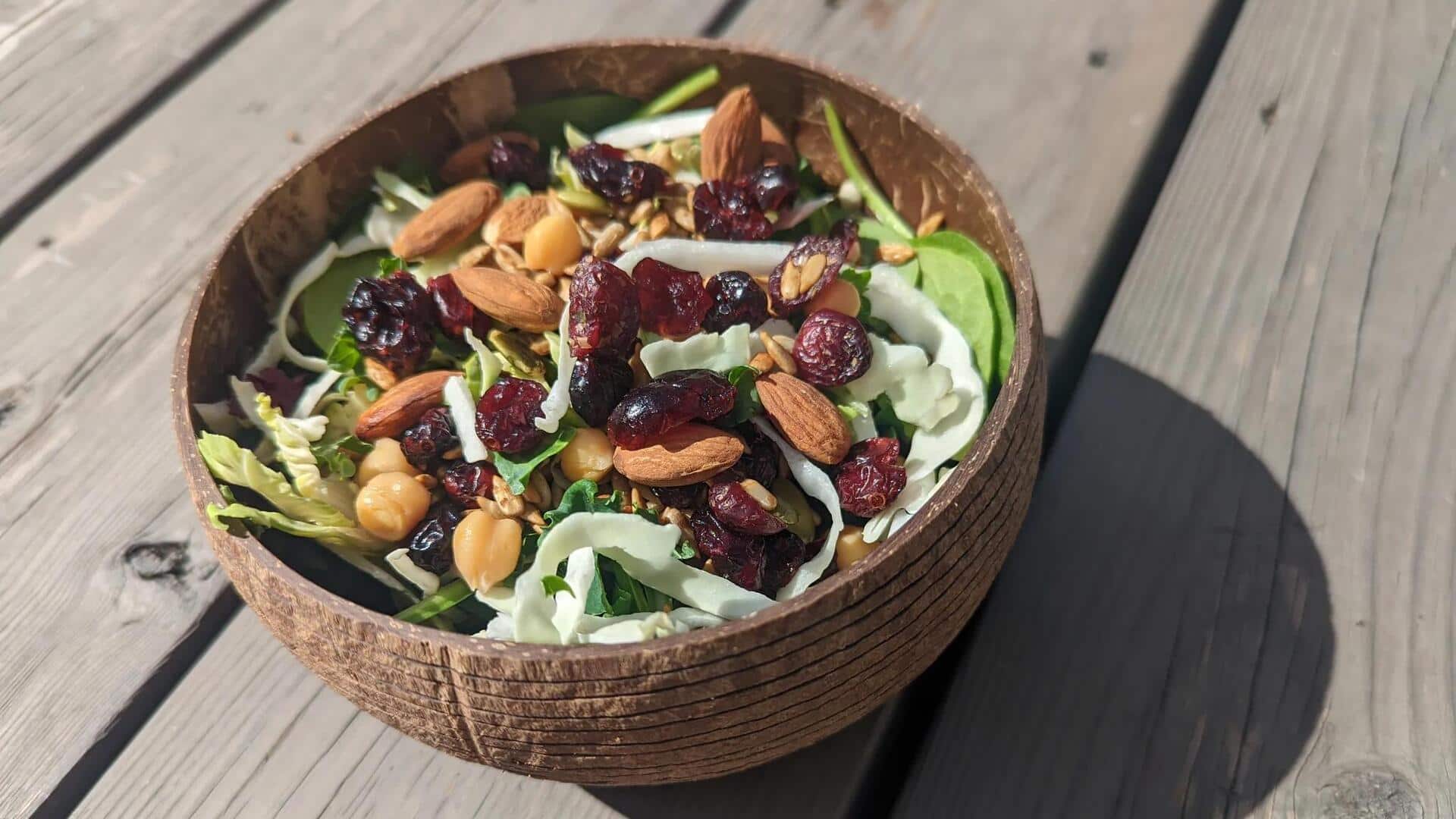 Manfaatkan Tempurung Kelapa untuk Sentuhan Kreatif dalam Penyajian Hidangan