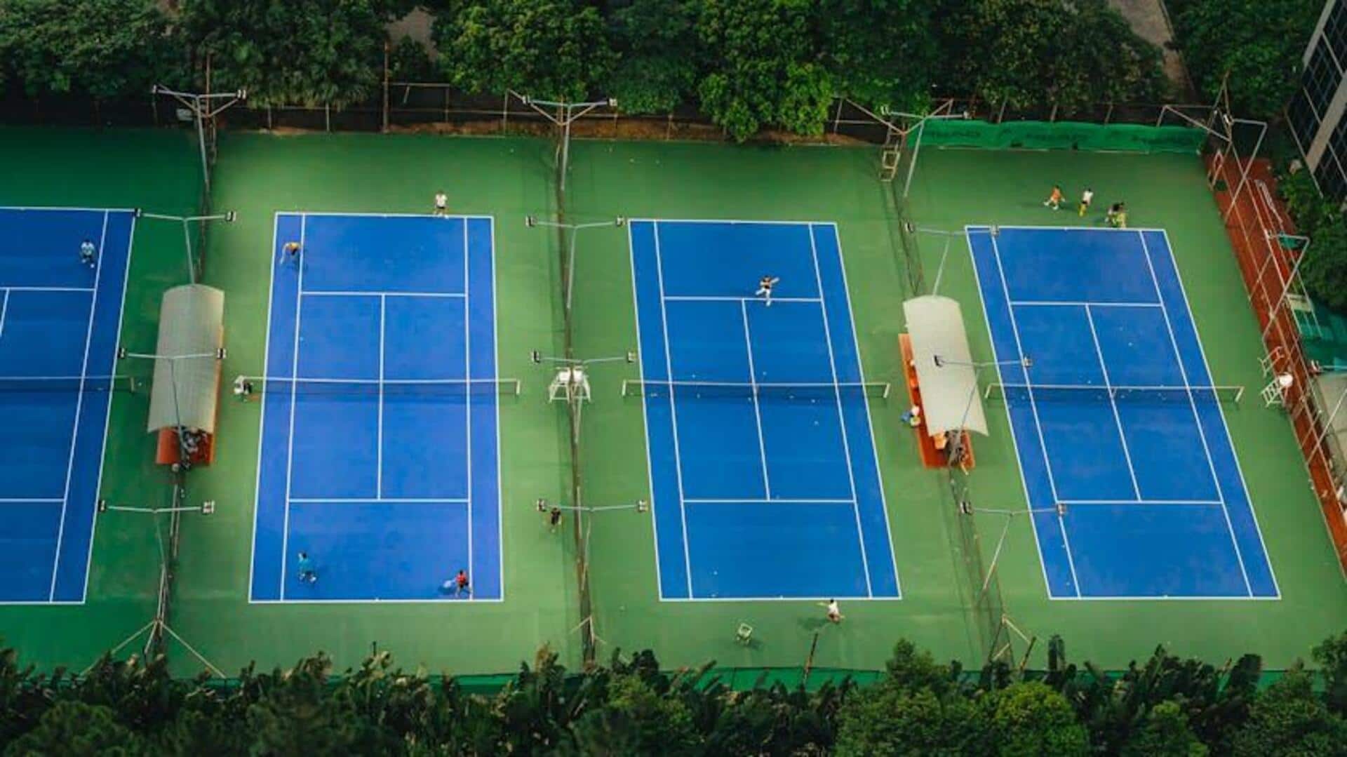 Mengapa lapangan tenis berwarna hijau dan biru?