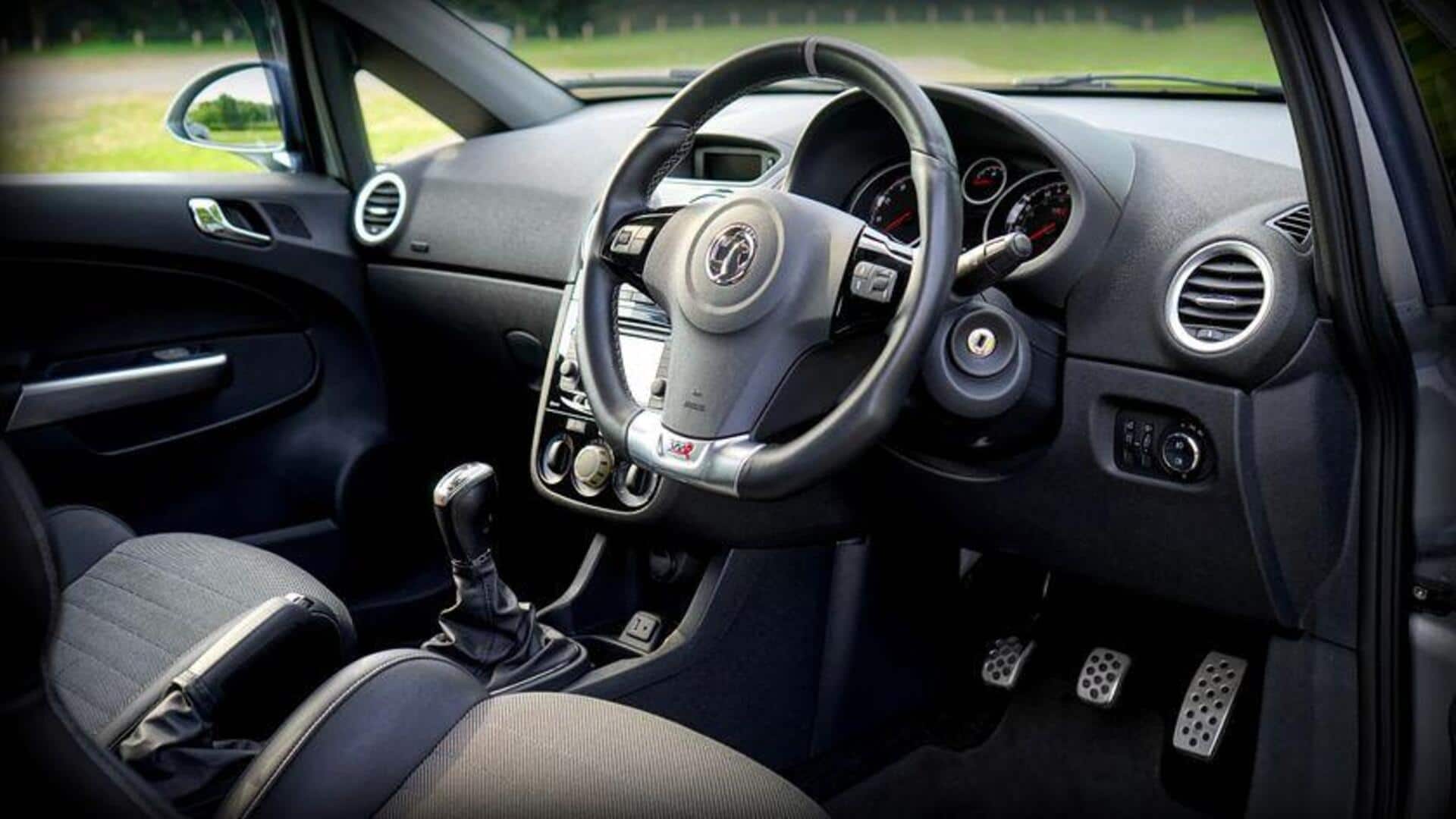 Manfaat Tersembunyi Mengemudi Mobil Manual Klasik