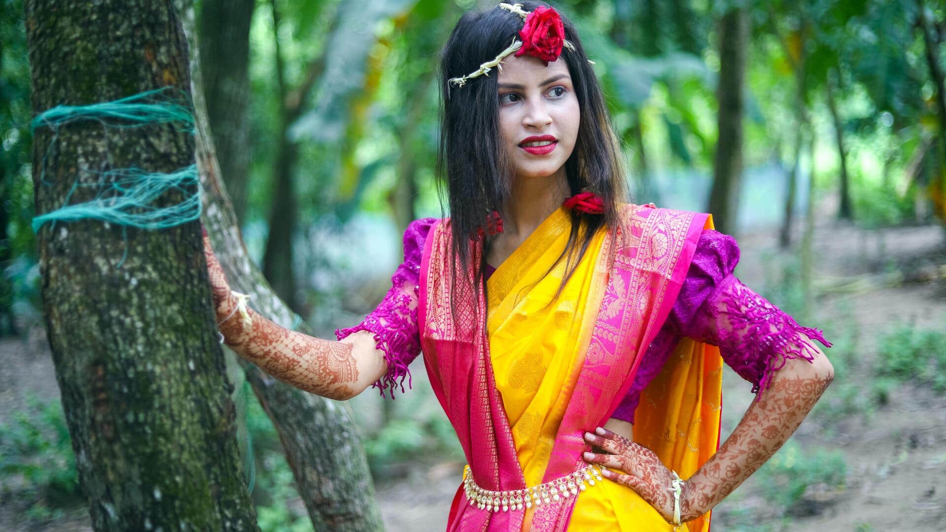 Pesona musim hujan: Saree abadi dengan cetakan daerah yang hidup