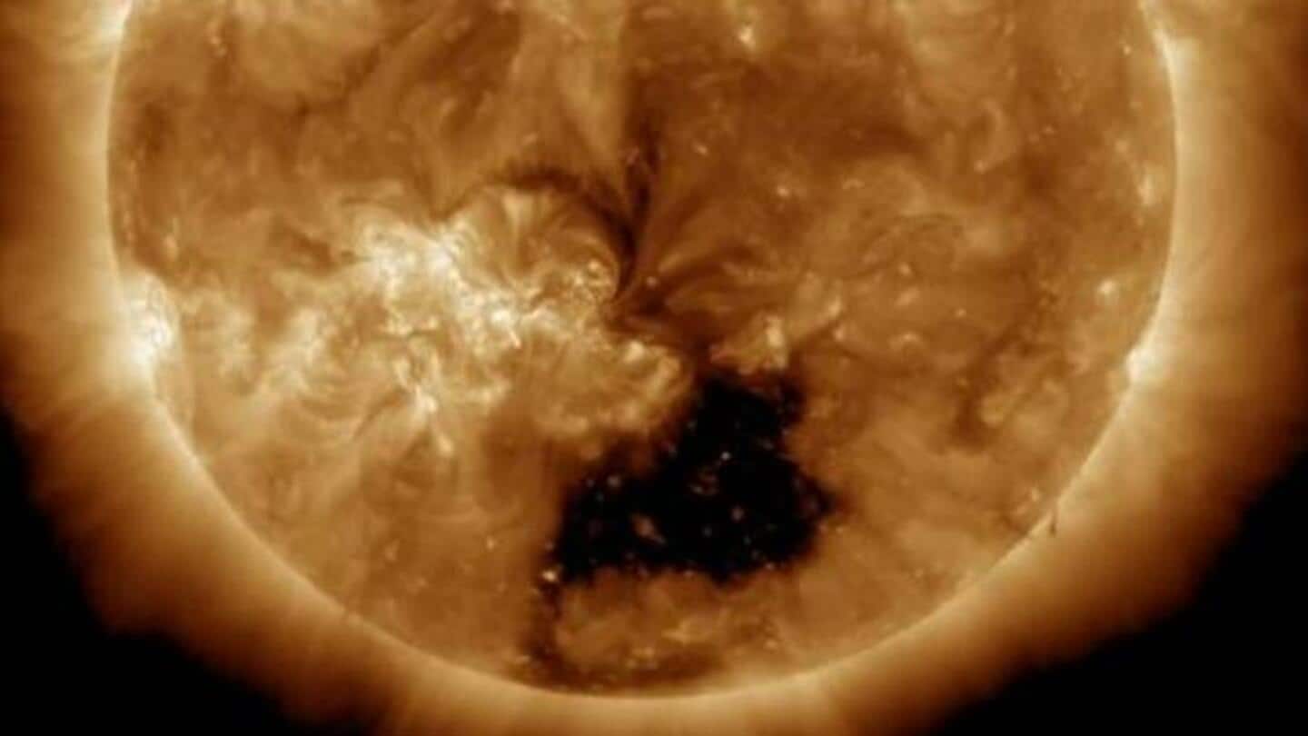 Lubang besar, 30 kali ukuran Bumi, terlihat di Matahari