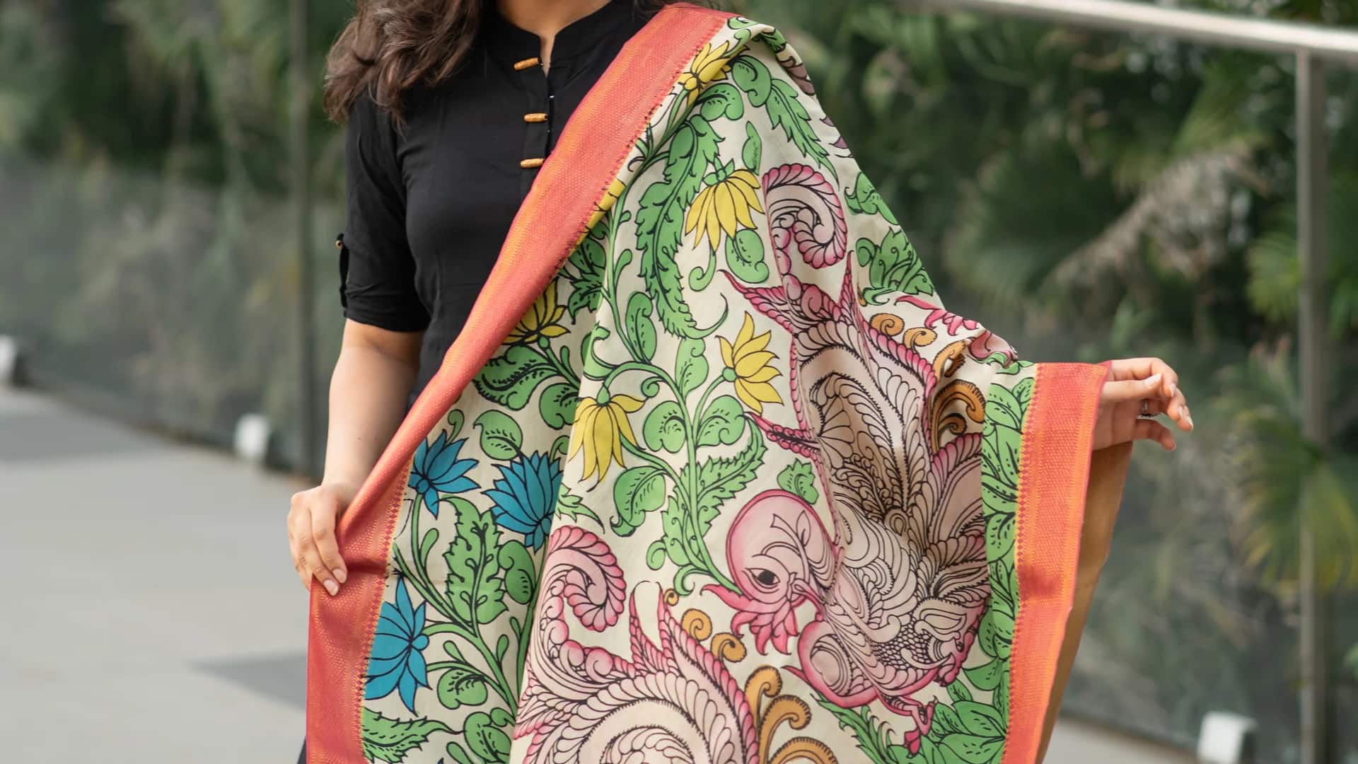 Cetak Kalamkari: Potongan serbaguna untuk setiap lemari pakaian