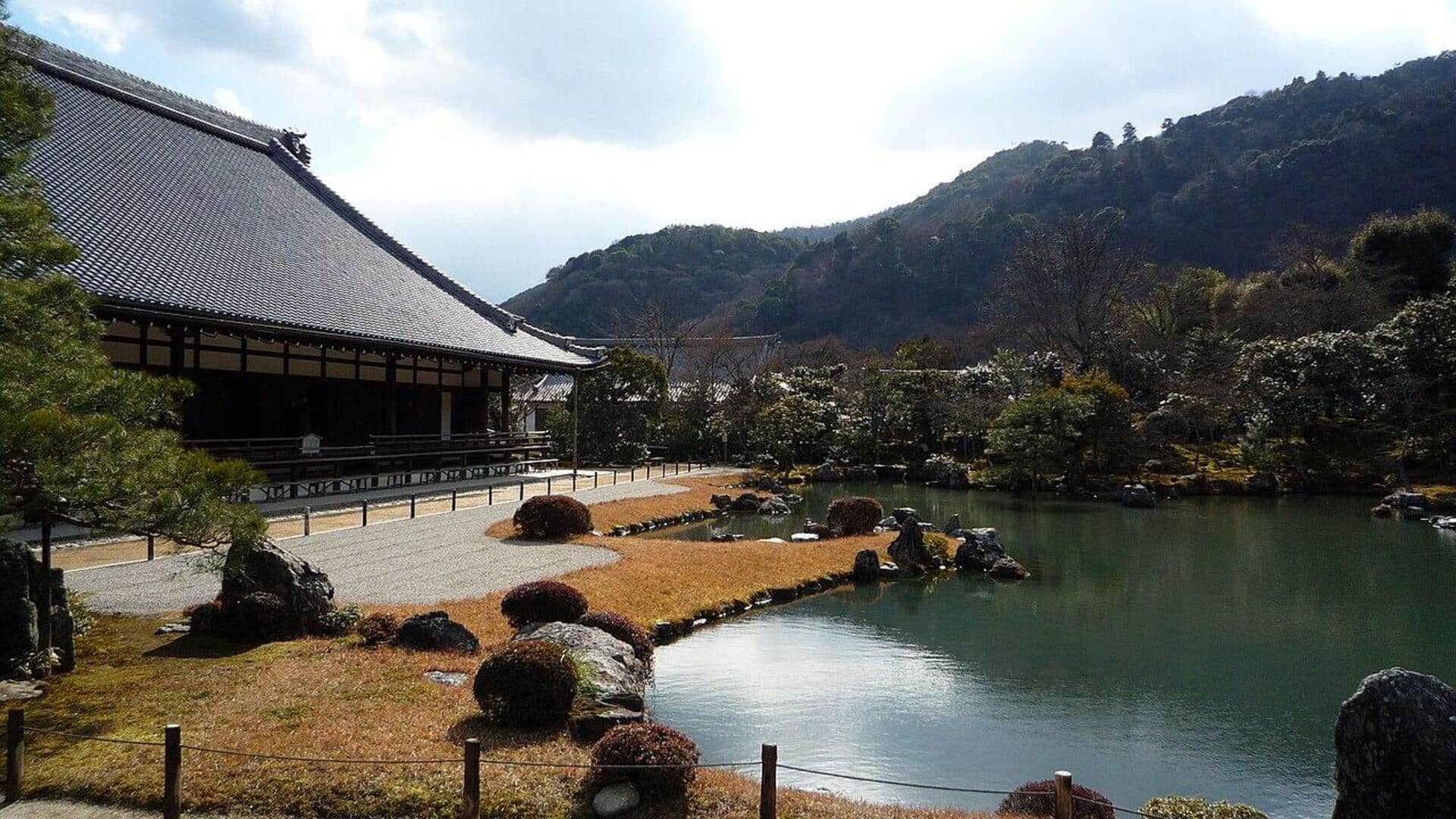 Berjalan Santai di Hutan Bambu Kyoto