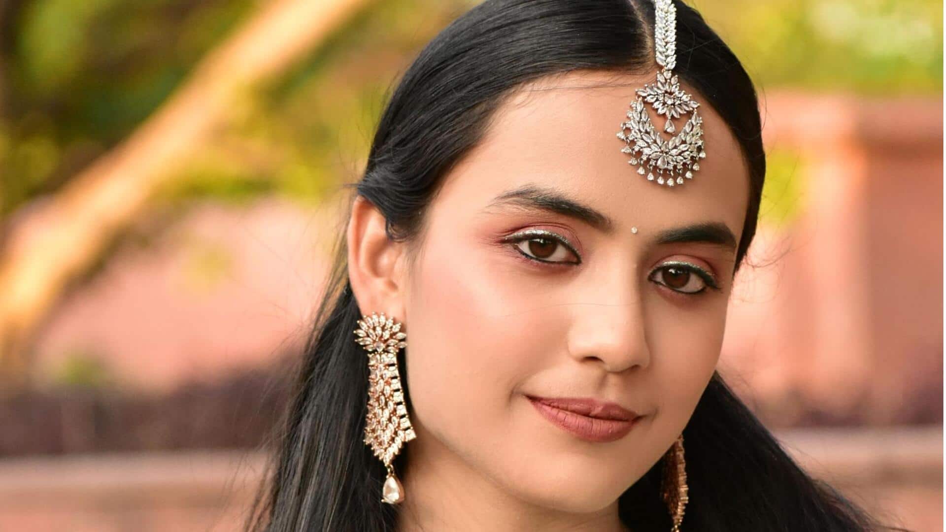 Aksesori rambut India untuk gaya perayaan