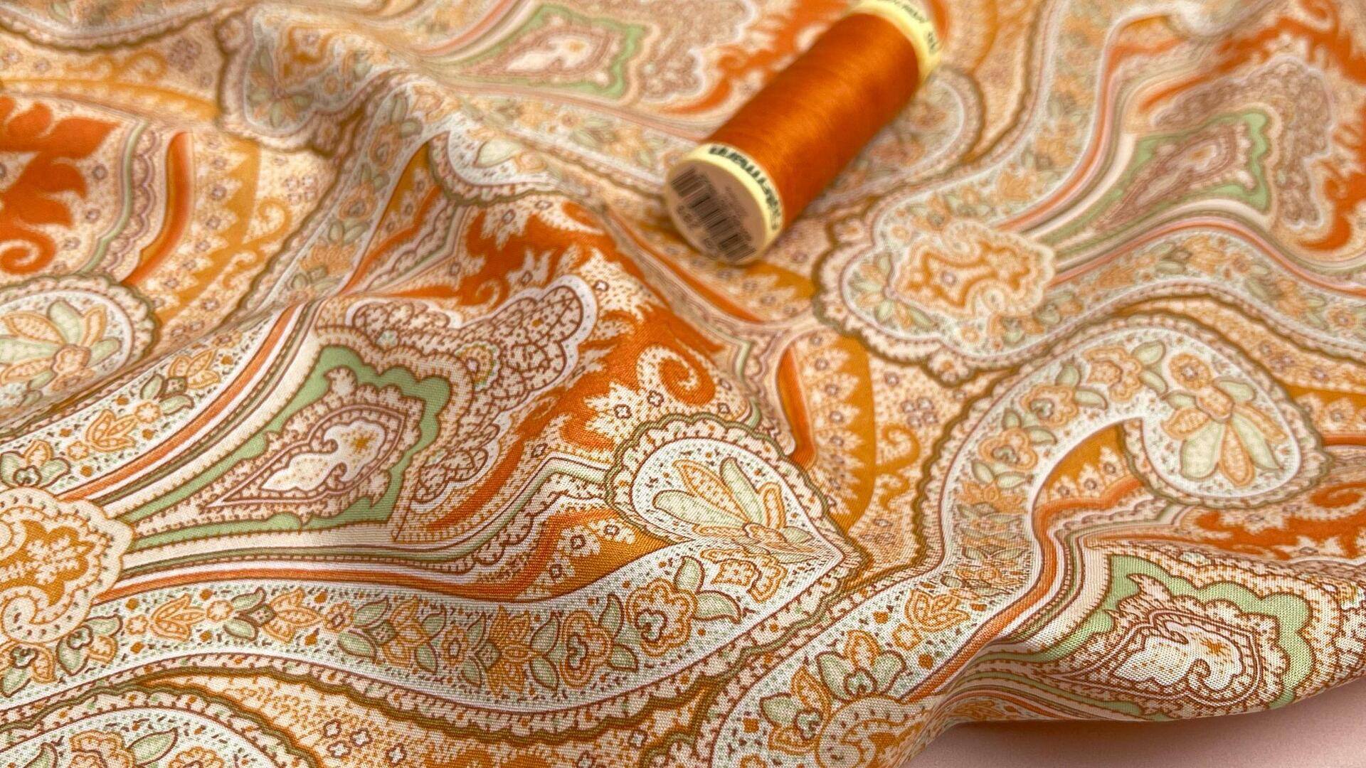 Cetak Paisley klasik mengubah pakaian sehari-hari