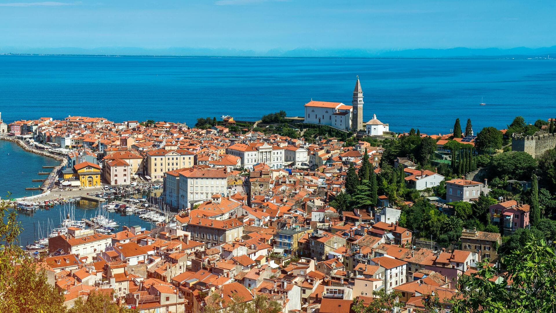 Menjelajahi Kota Pesisir Slovenia yang Tenang