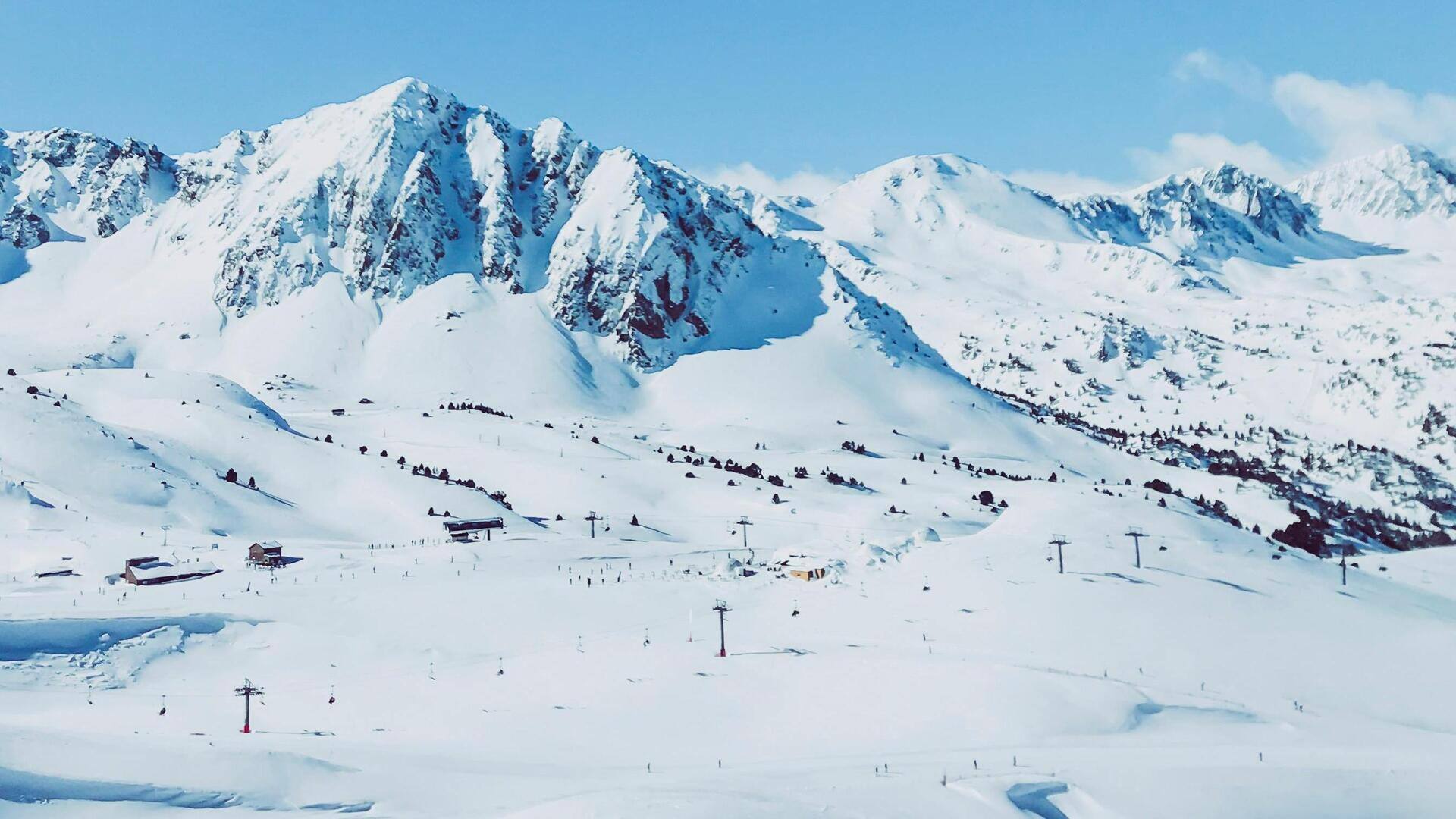 Menjelajahi Lanskap Musim Dingin Andorra yang Tersembunyi Menjelajahi Lanskap Musim Dingin Andorra yang Tersembunyi