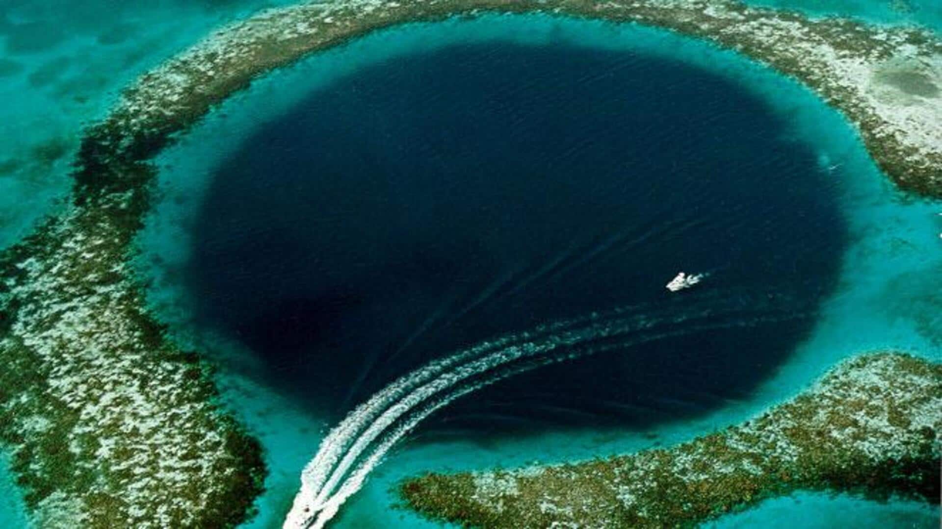 Menjelajahi Great Blue Hole di Belize