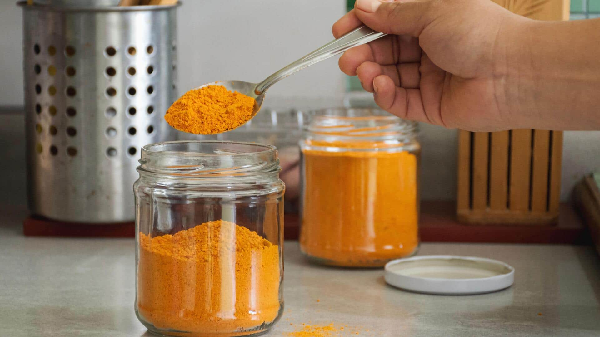 Solusi penyimpanan dapur dengan toples kaca bekas