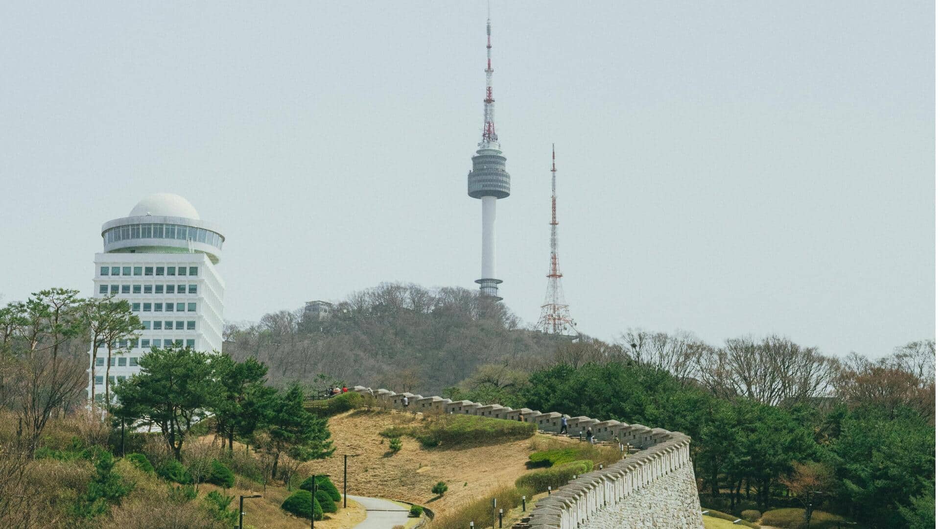 Menjelajahi Taman Rahasia di Seoul untuk Retret Damai