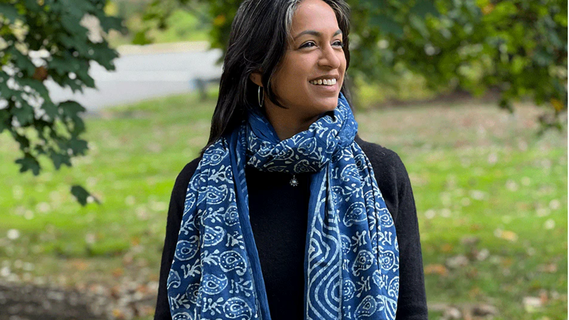 Syal tenun India: Aksesori abadi untuk setiap pakaian