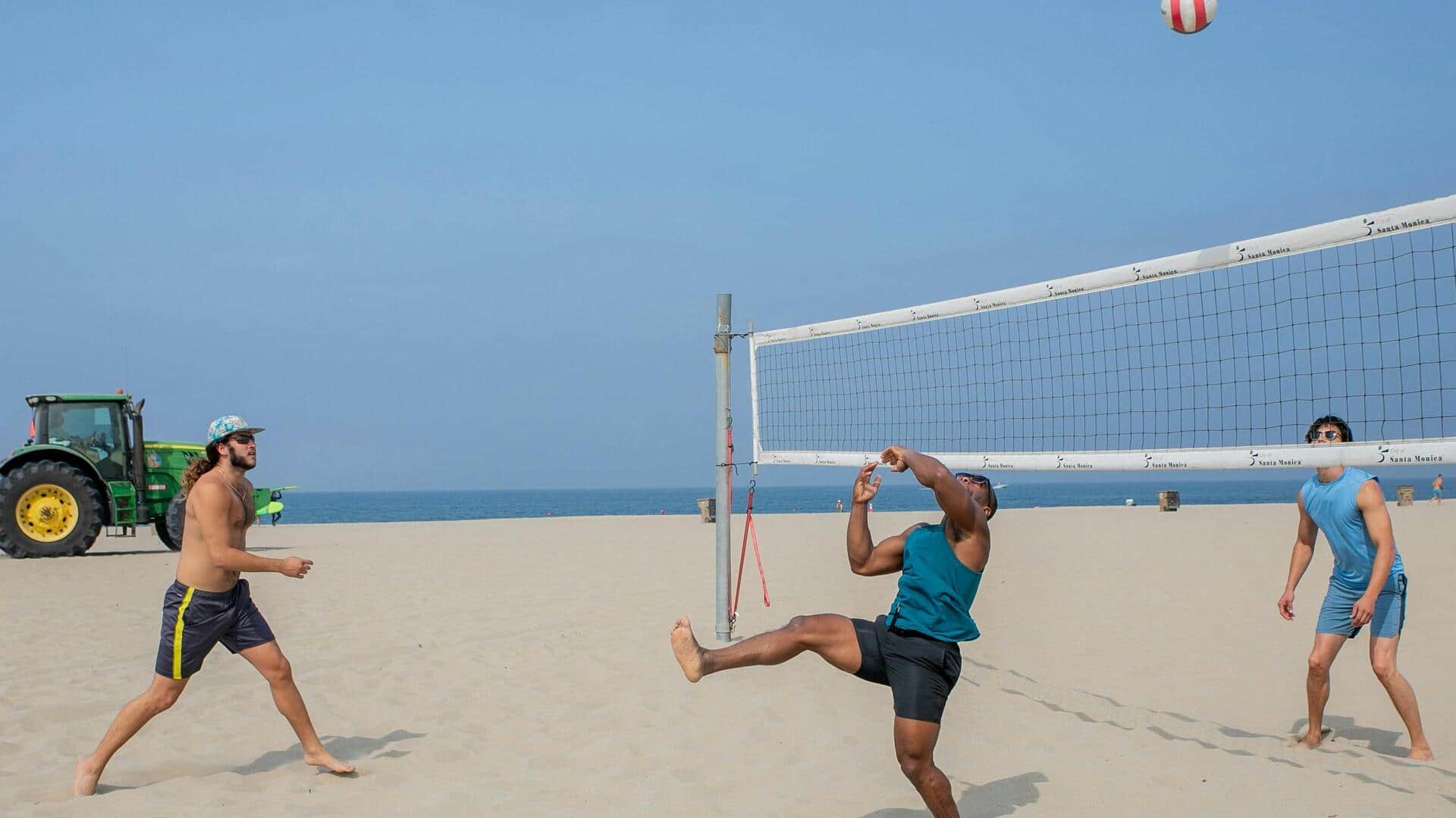 Evolusi servis lompatan dalam voli profesional