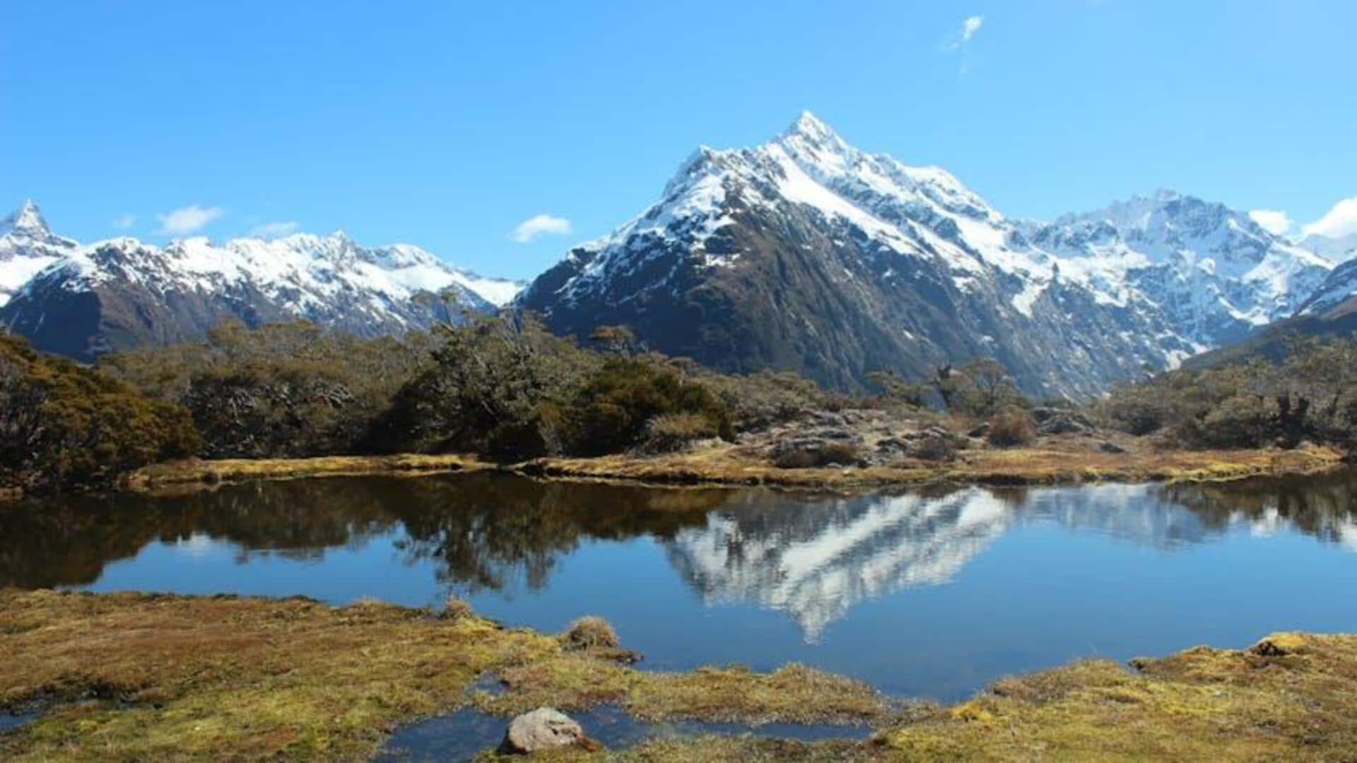 Menjelajahi Jalur Taman Nasional Fiordland di Selandia Baru