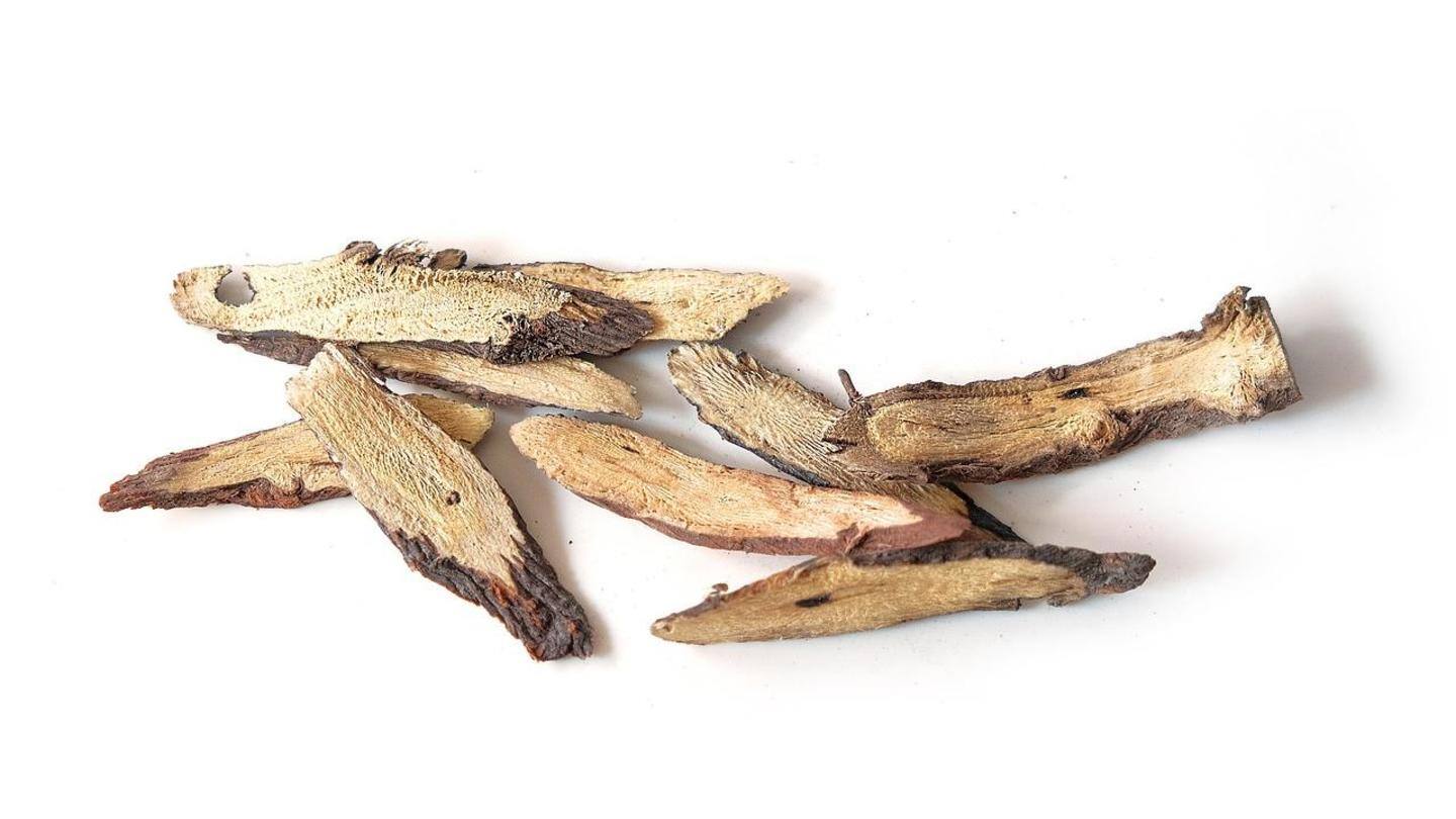 Alasan untuk menggunakan minyak akar manis dalam perawatan kulit dan rambut