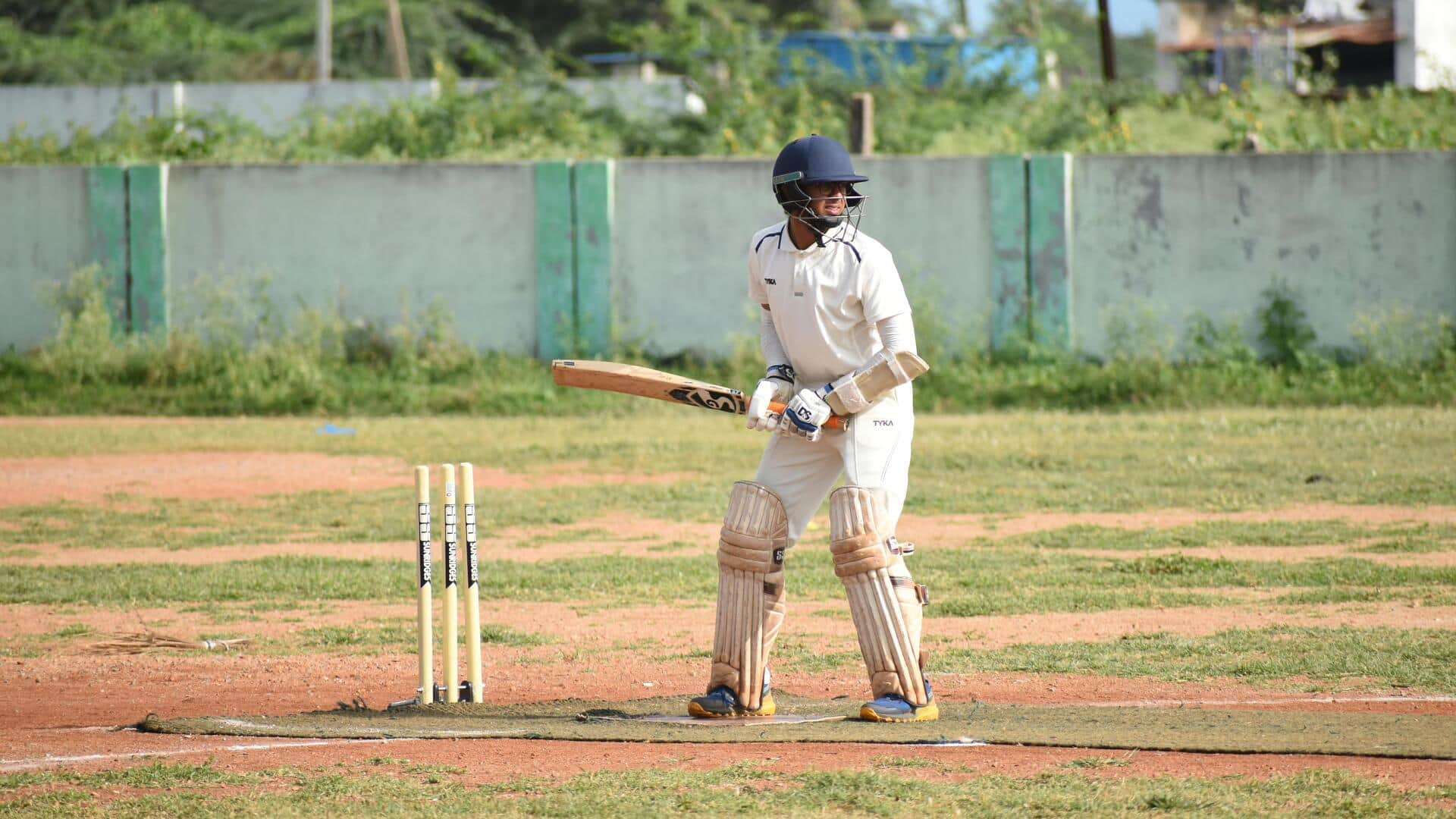 Mengapa panjang lapangan kriket tepat 20 meter?