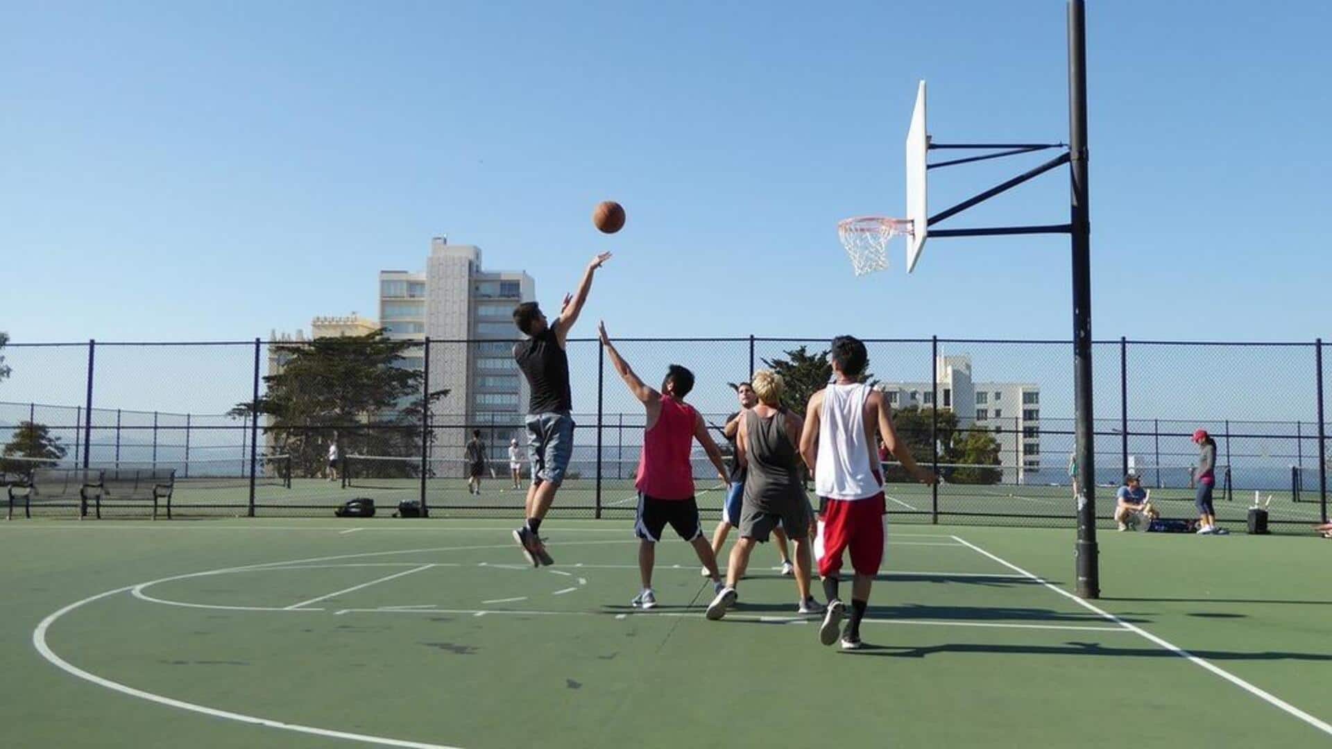 Mengapa pemain basket menampilkan Follow-Through?