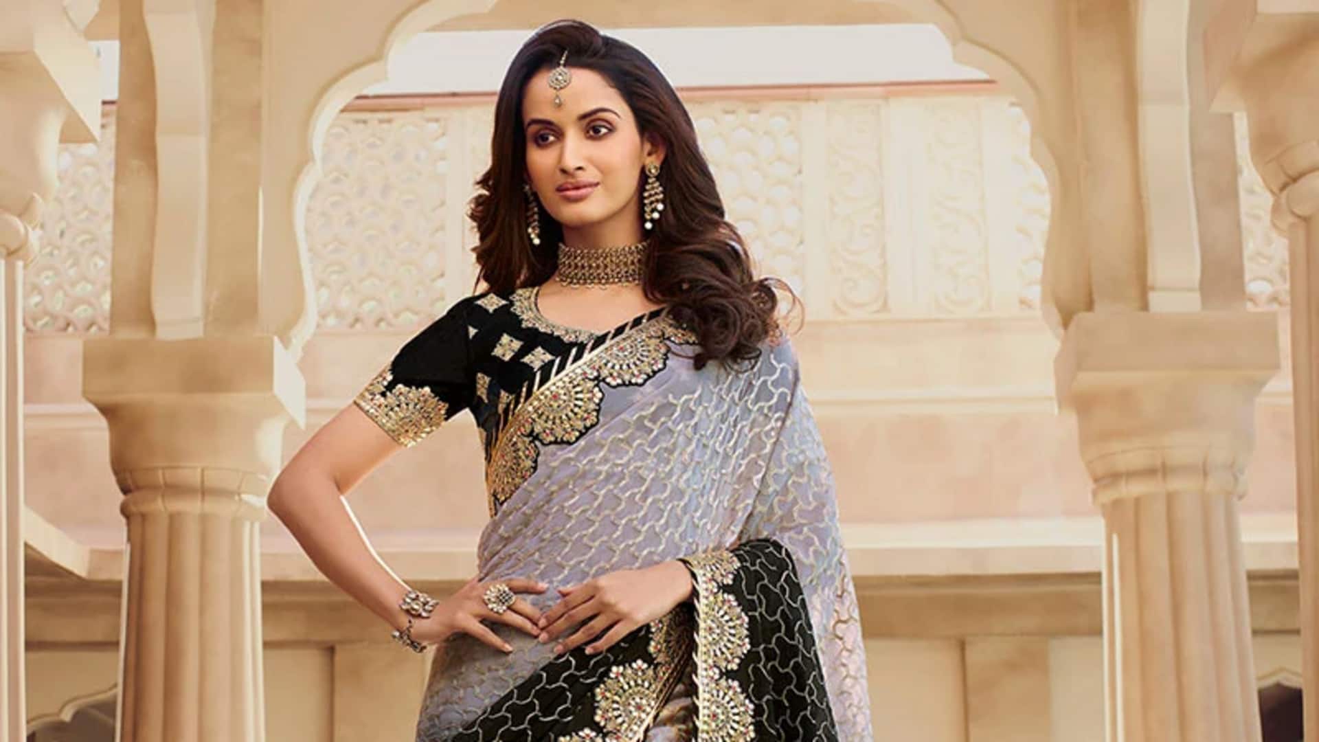 Gaya sari cantik untuk kantor India