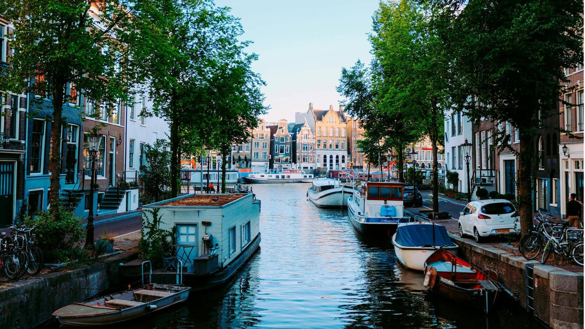 Menemukan Keunikan Rumah Perahu di Amsterdam Menemukan Keunikan Rumah Perahu di Amsterdam