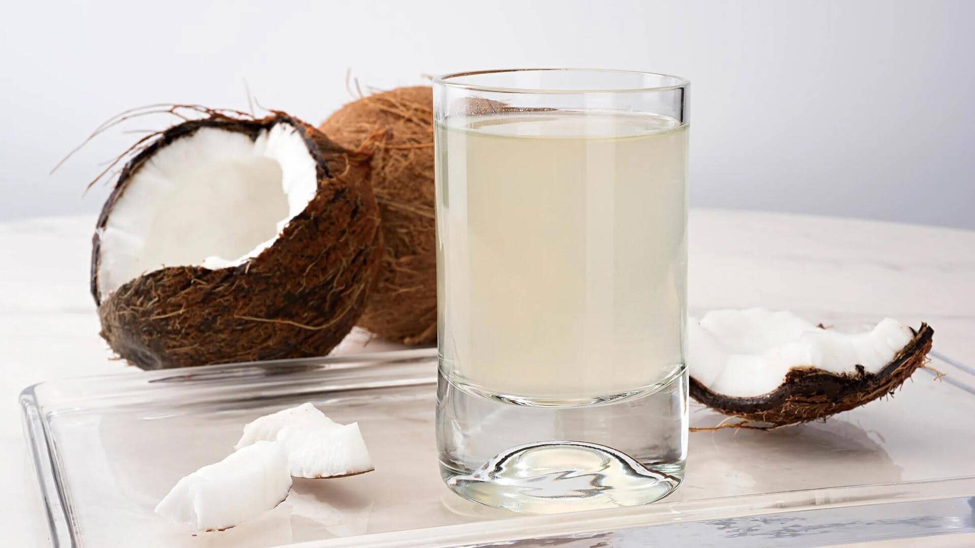 Cobalah Air Kelapa Berbumbu untuk Menambah Kesegaran di Musim Panas