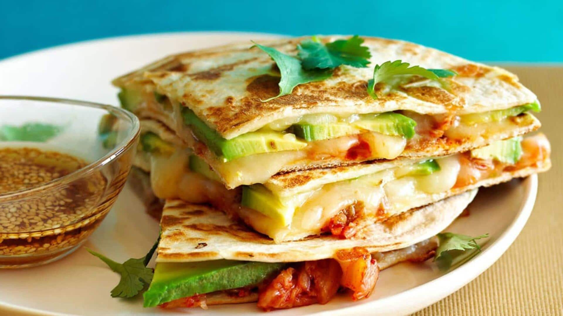 Sudahkah Anda mencoba resep quesadilla alpukat kimchi ini