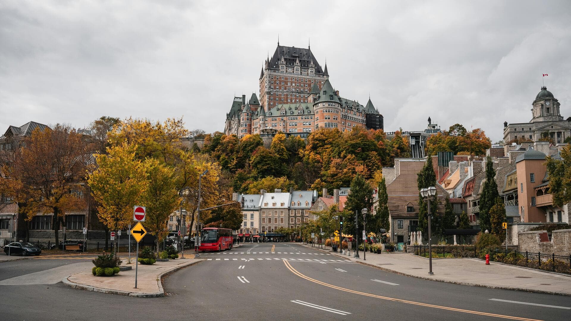 Menemukan Kota Menawan Quebec melalui Perjalanan Kereta Api Indah
