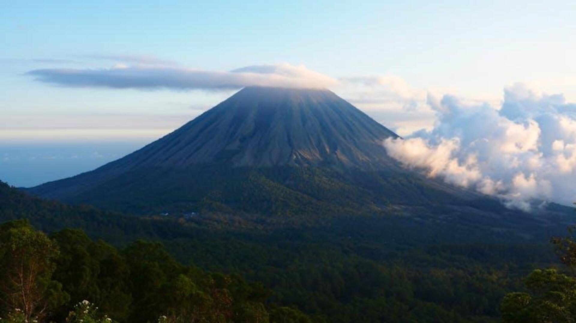 Mendaki Gunung Berapi Flores: Daftar Wajib Petualang Mendaki Gunung Berapi Flores: Daftar Wajib Petualang