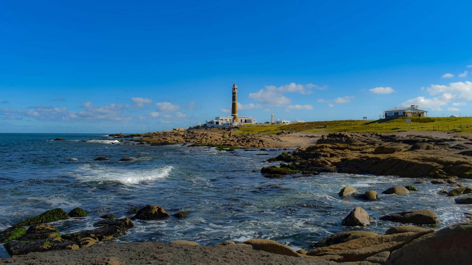 Menjelajahi Pantai Tersembunyi di Uruguay Menjelajahi Pantai Tersembunyi di Uruguay