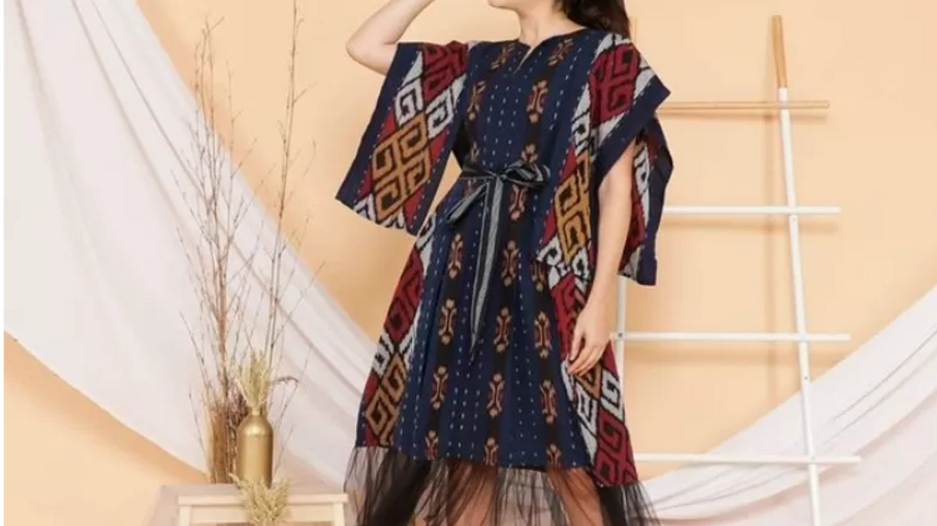 Revolusi fesyen dengan motif suku lukis tangan