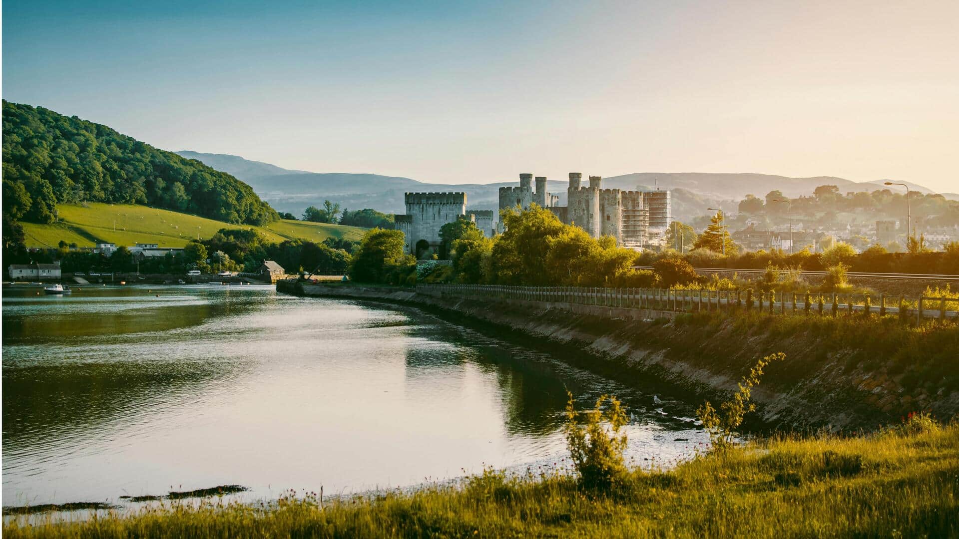 Menjelajahi Lima Kastel Indah di Wales dengan Berjalan Kaki