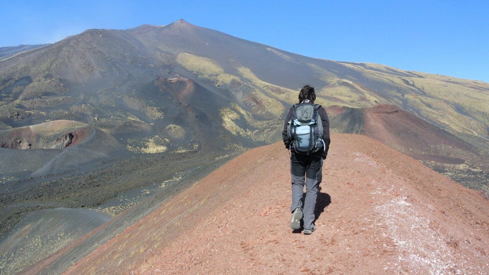 Daftar Barang Yang Wajib Dibawa Untuk Mendaki Gunung Etna