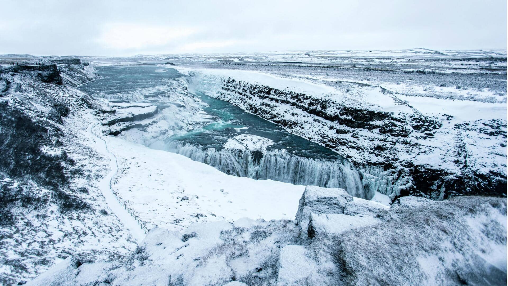 Air Terjun Islandia yang Membeku: Gullfoss dan Skogafoss