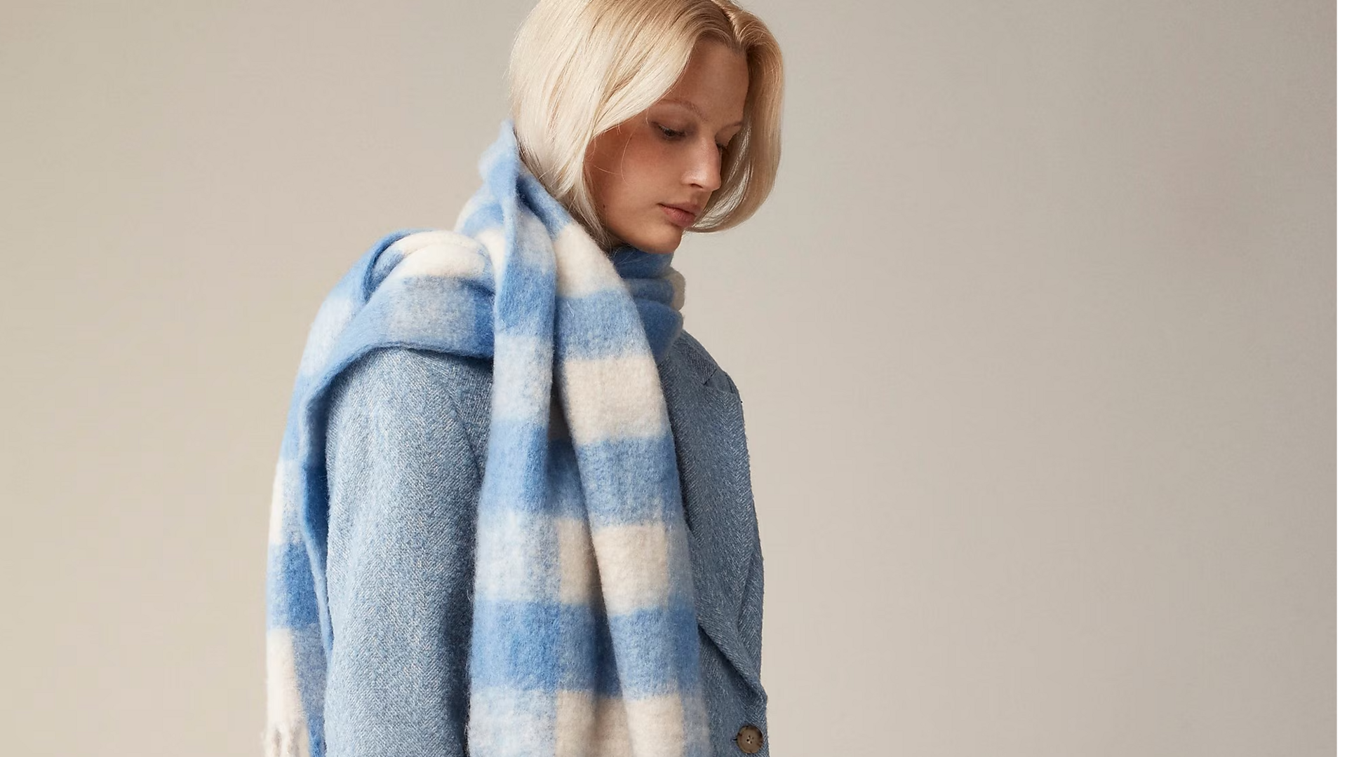 Tren syal tenun tangan dalam mode India kontemporer