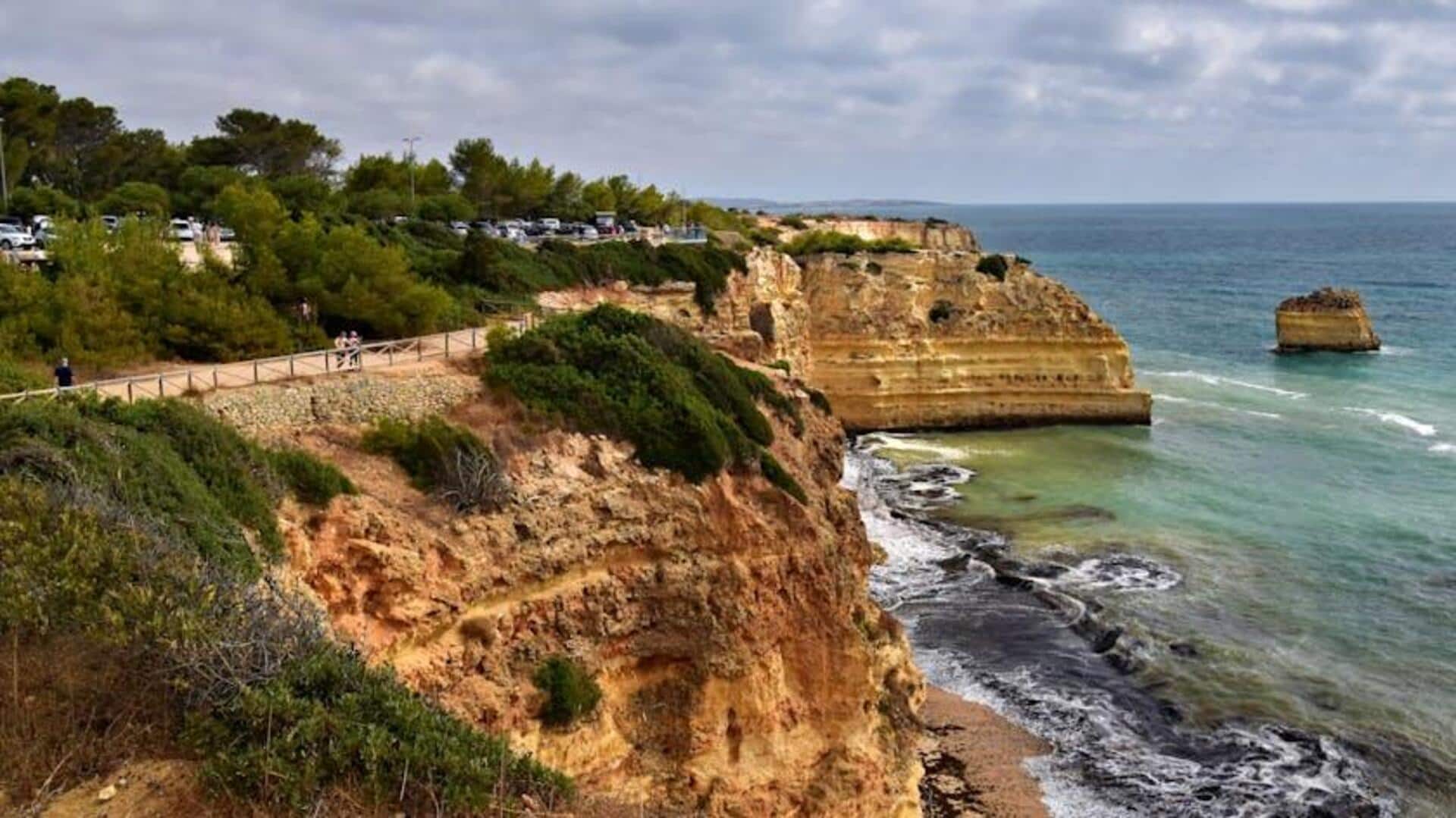 Menjelajahi Jalur Pesisir Tak Tersentuh di Portugal Selatan
