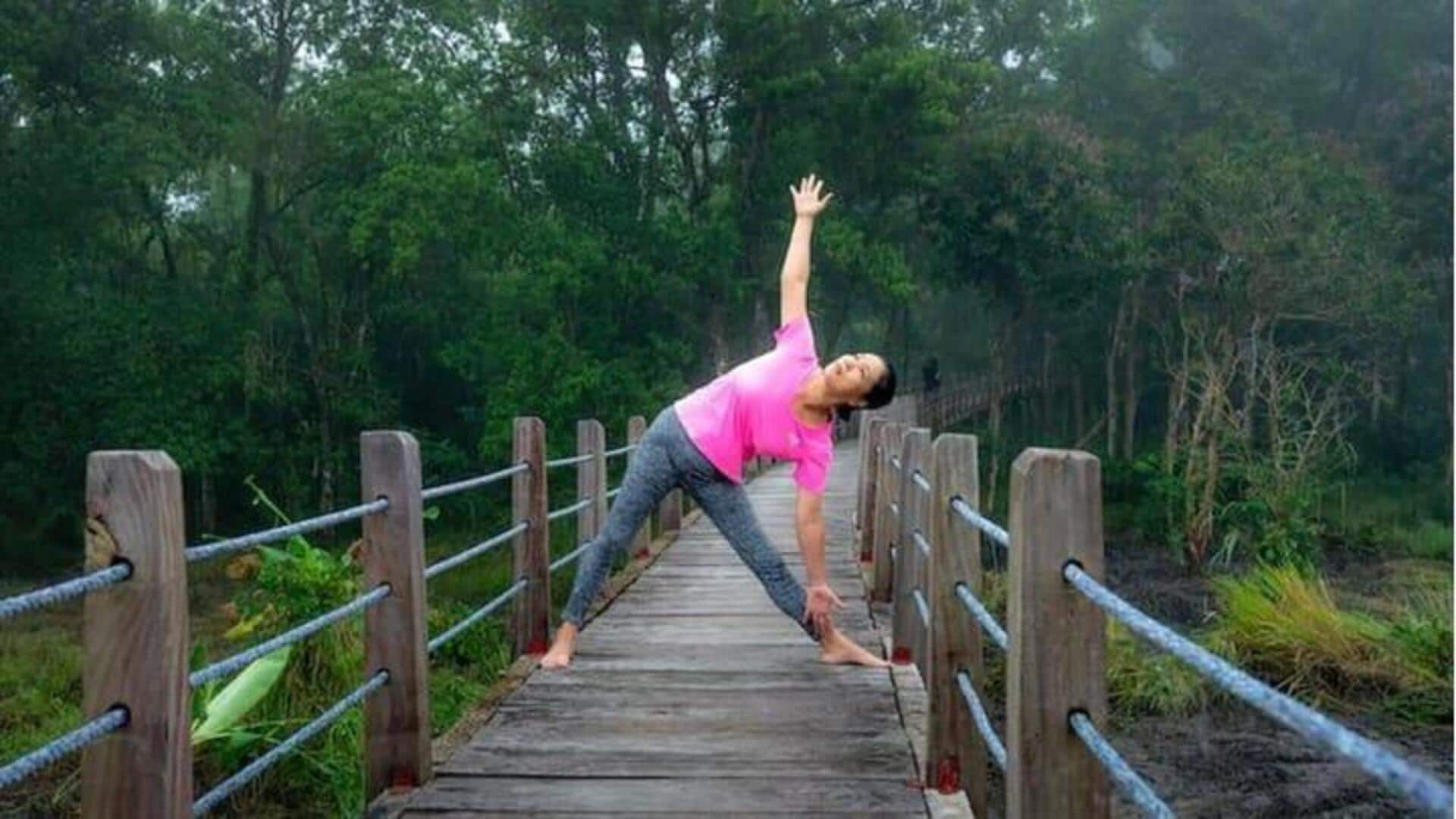 Trikonasana Atau Pose Segitiga: Langkah Melakukannya dan Manfaat Kesehatannya