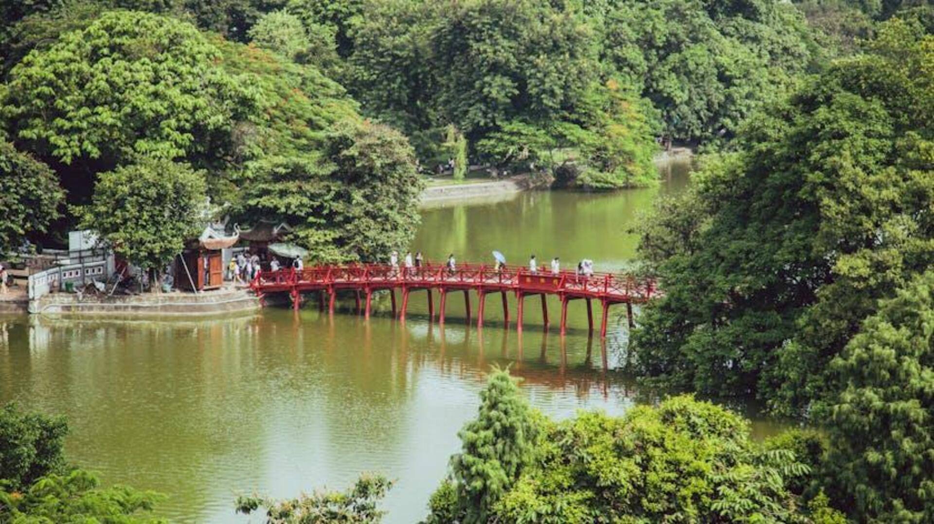 Menjelajahi Pagoda Kuno dan Taman Tenang di Vietnam