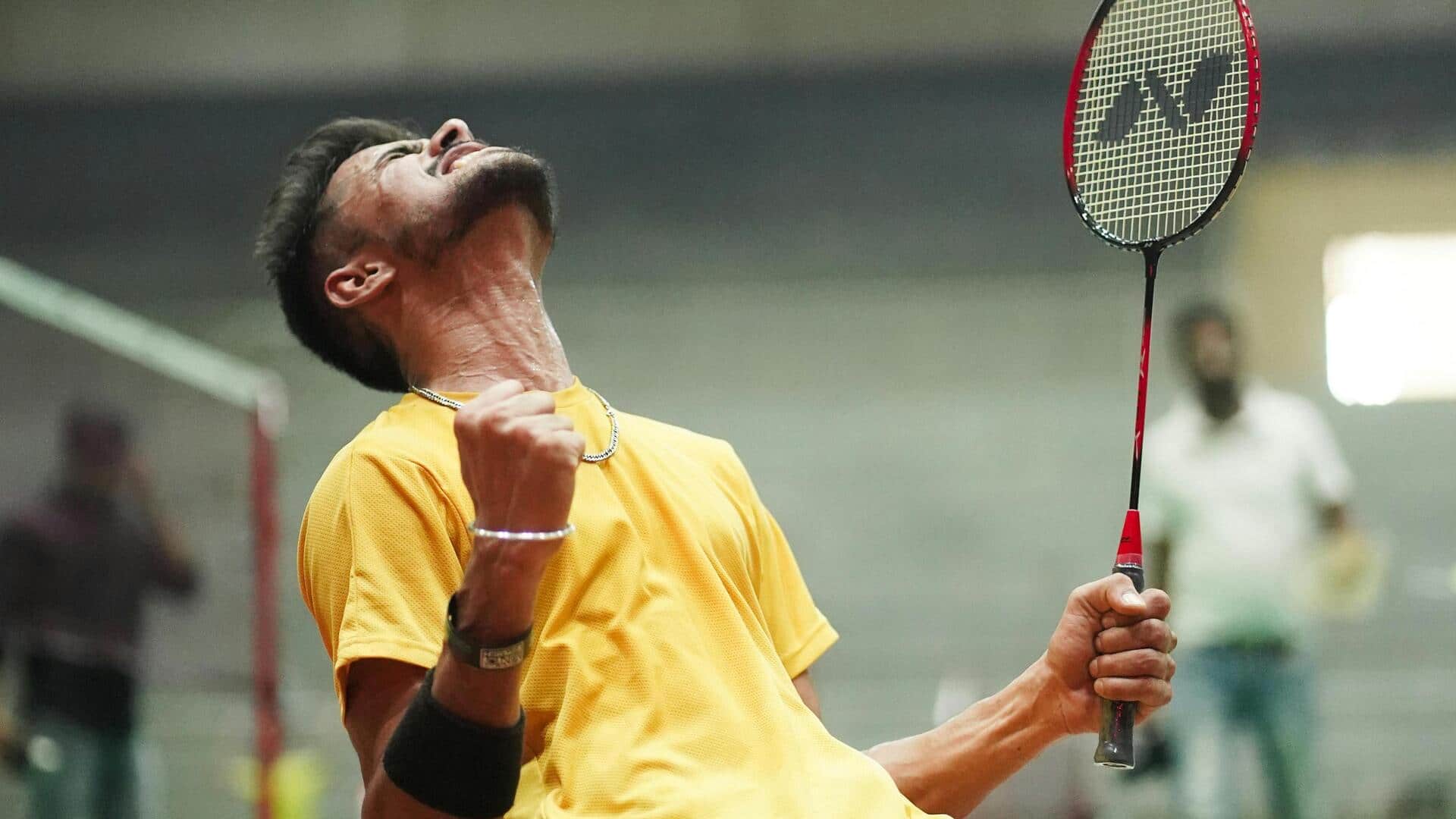 Mengapa pemain bulu tangkis mengibaskan kok setelah mencetak poin?