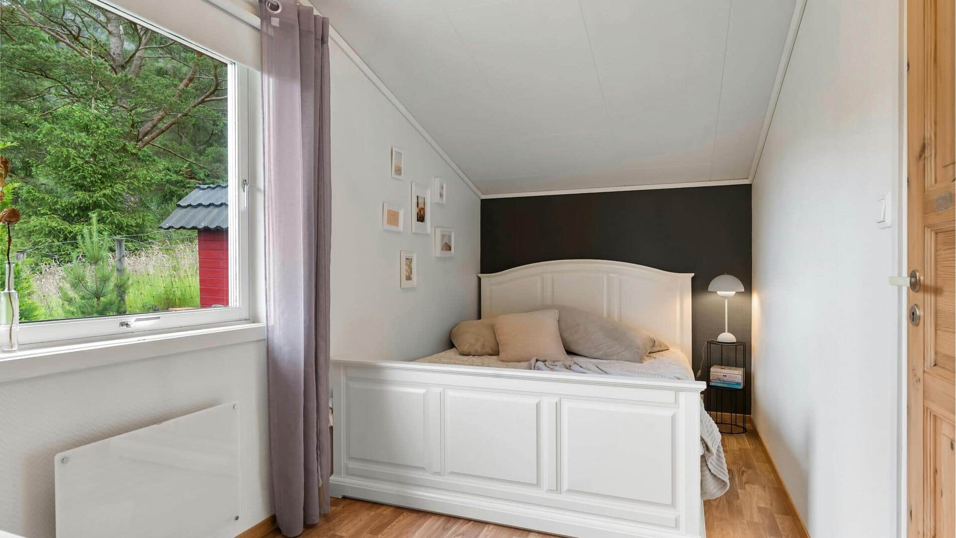 Solusi penyimpanan tersembunyi untuk kamar tidur